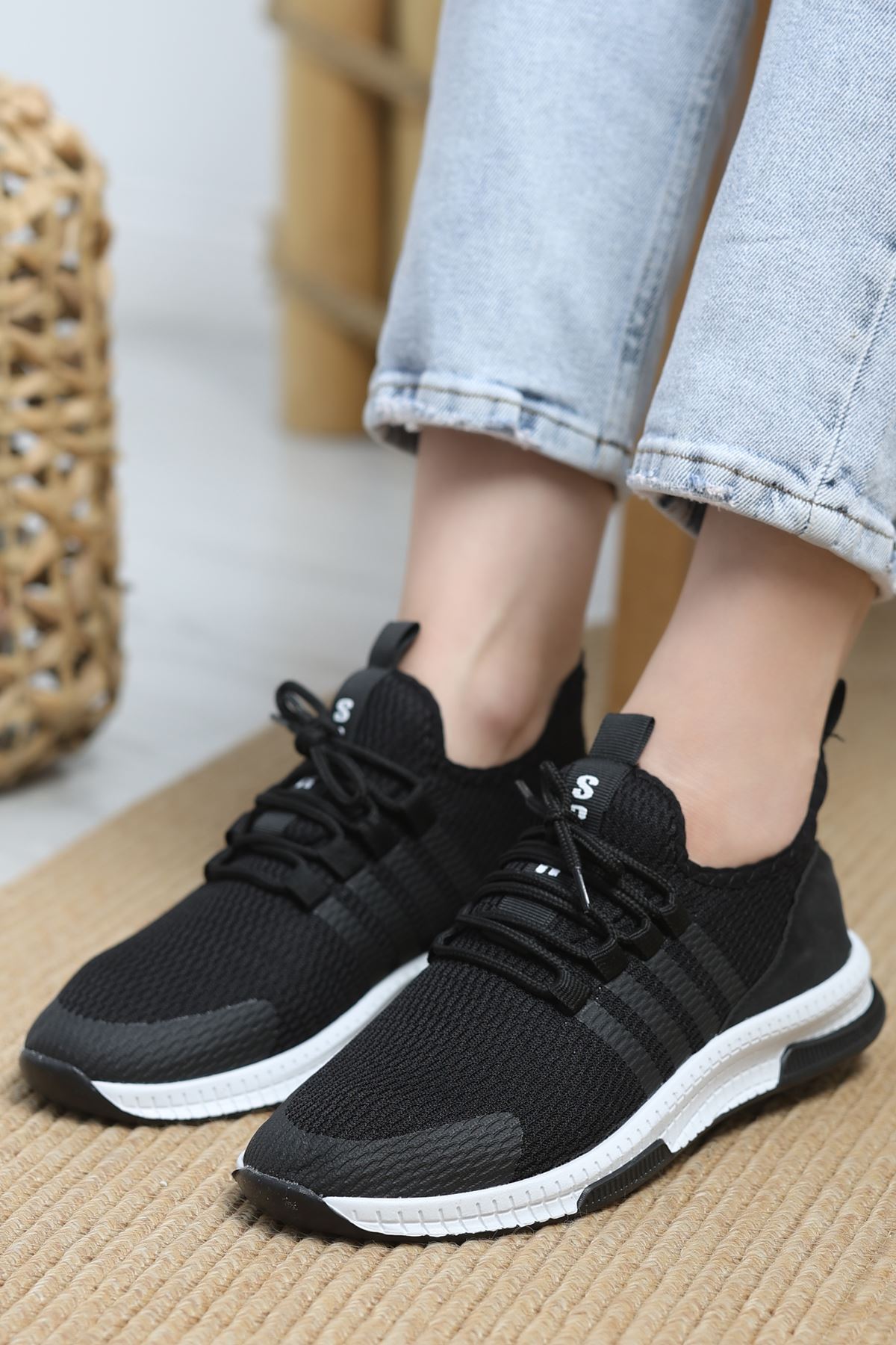 Günlük Spor Ayakkabı Siyahbeyaz - 30672.1597.