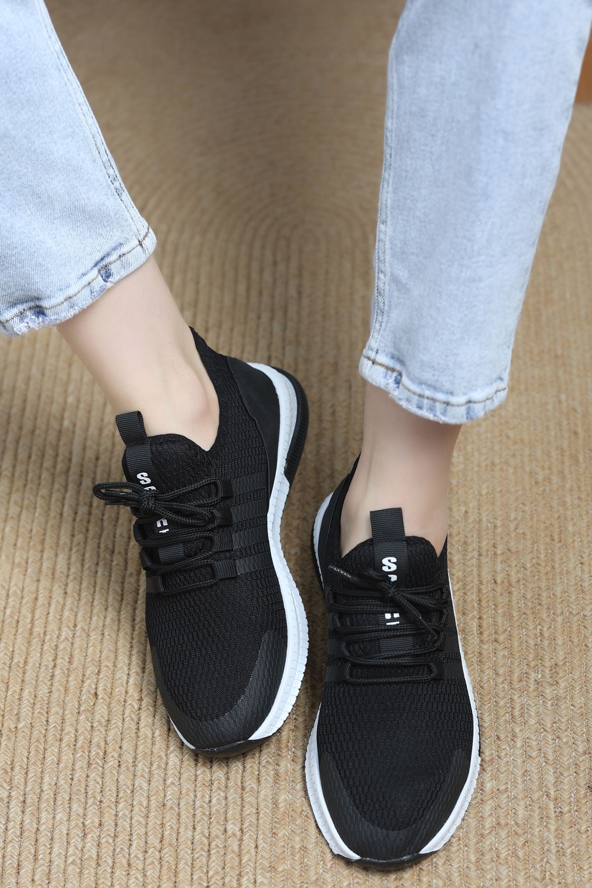 Günlük Spor Ayakkabı Siyahbeyaz - 30672.1597.