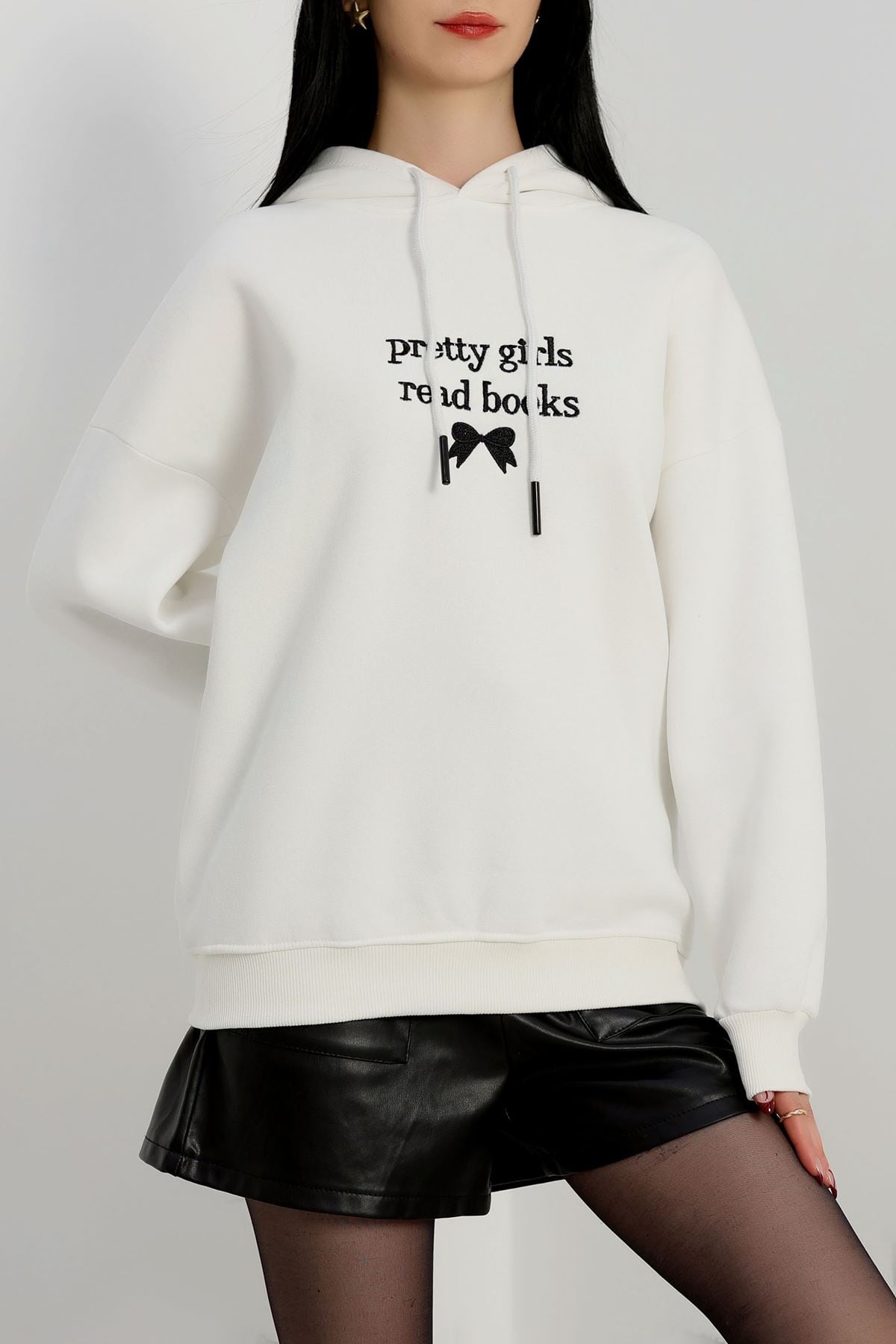 3 İplik Kapşonlu Nakışlı Sweat Ekrusiyah - 42228.1878.