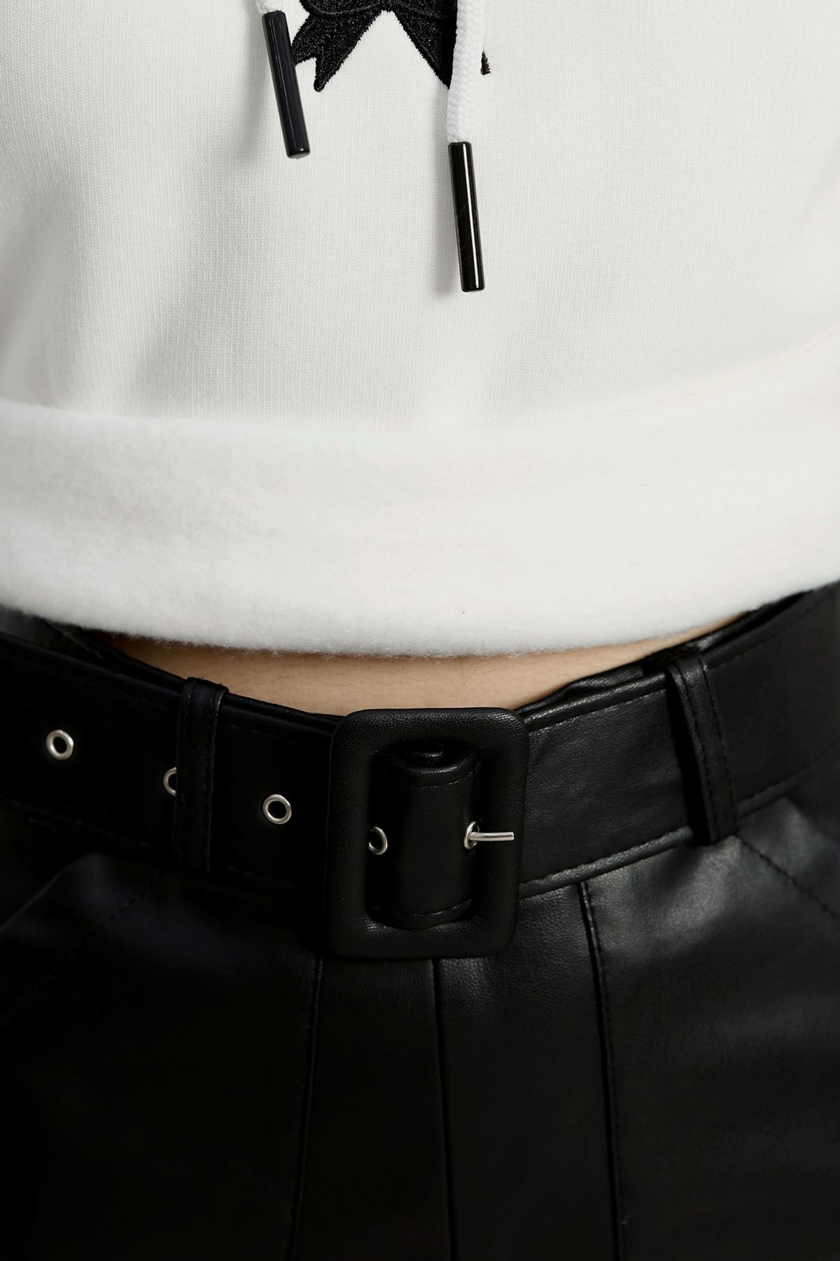 3 İplik Kapşonlu Nakışlı Sweat Ekrusiyah - 42228.1878.