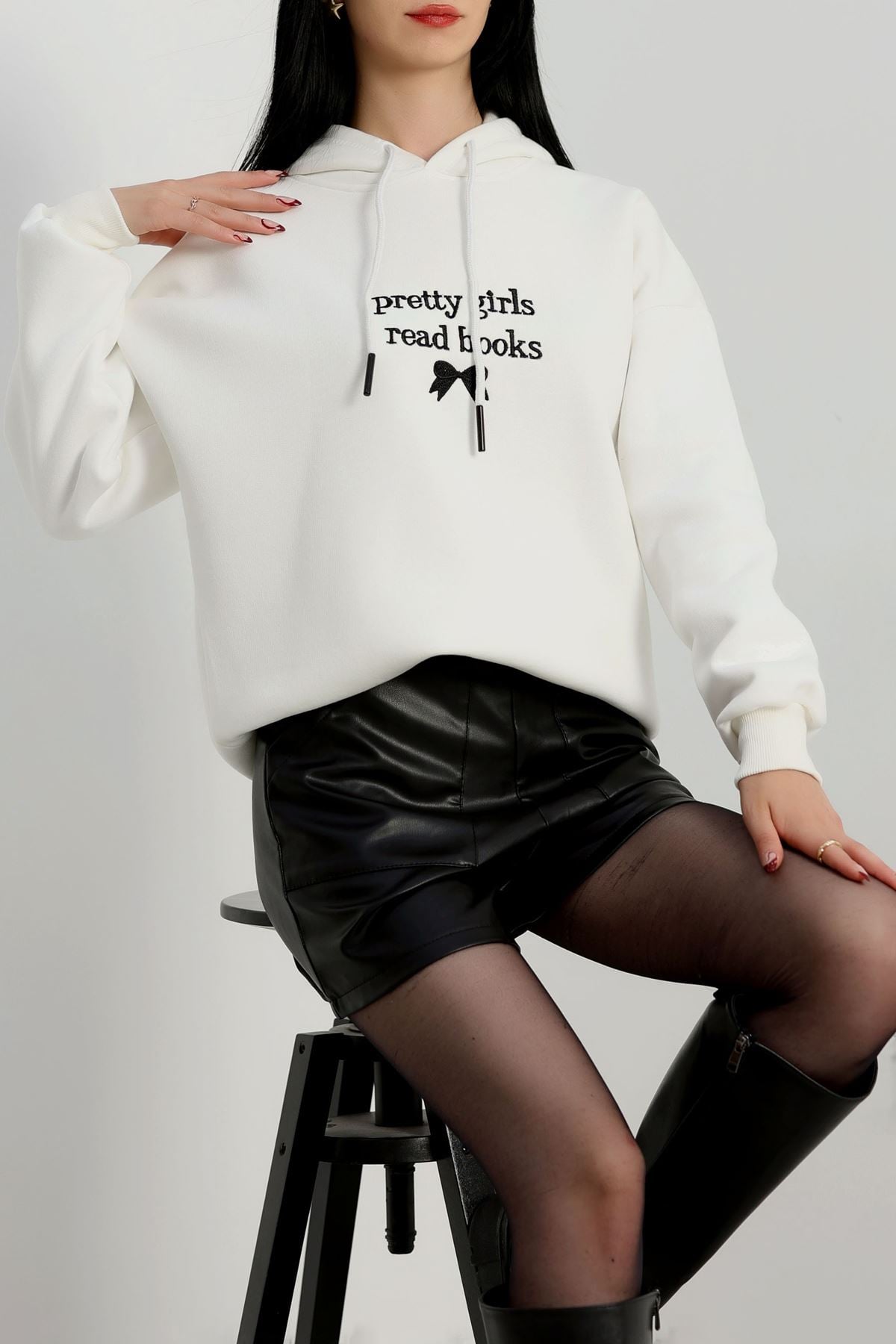 3 İplik Kapşonlu Nakışlı Sweat Ekrusiyah - 42228.1878.