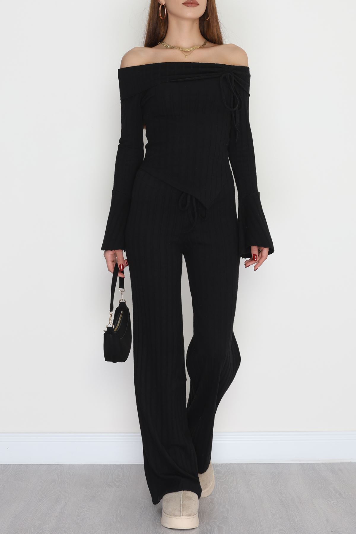 Madonna Yaka Likralı İnterlok Fitilli Takım Siyah - 90967.1748.