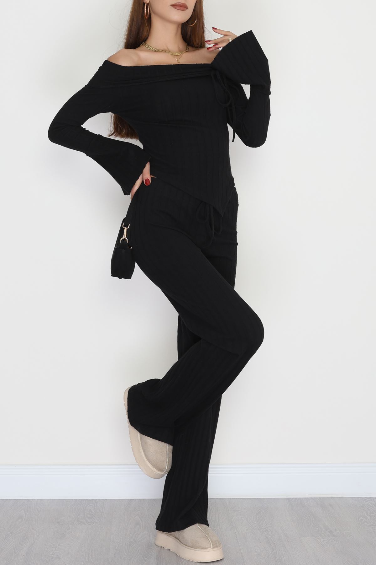 Madonna Yaka Likralı İnterlok Fitilli Takım Siyah - 90967.1748.