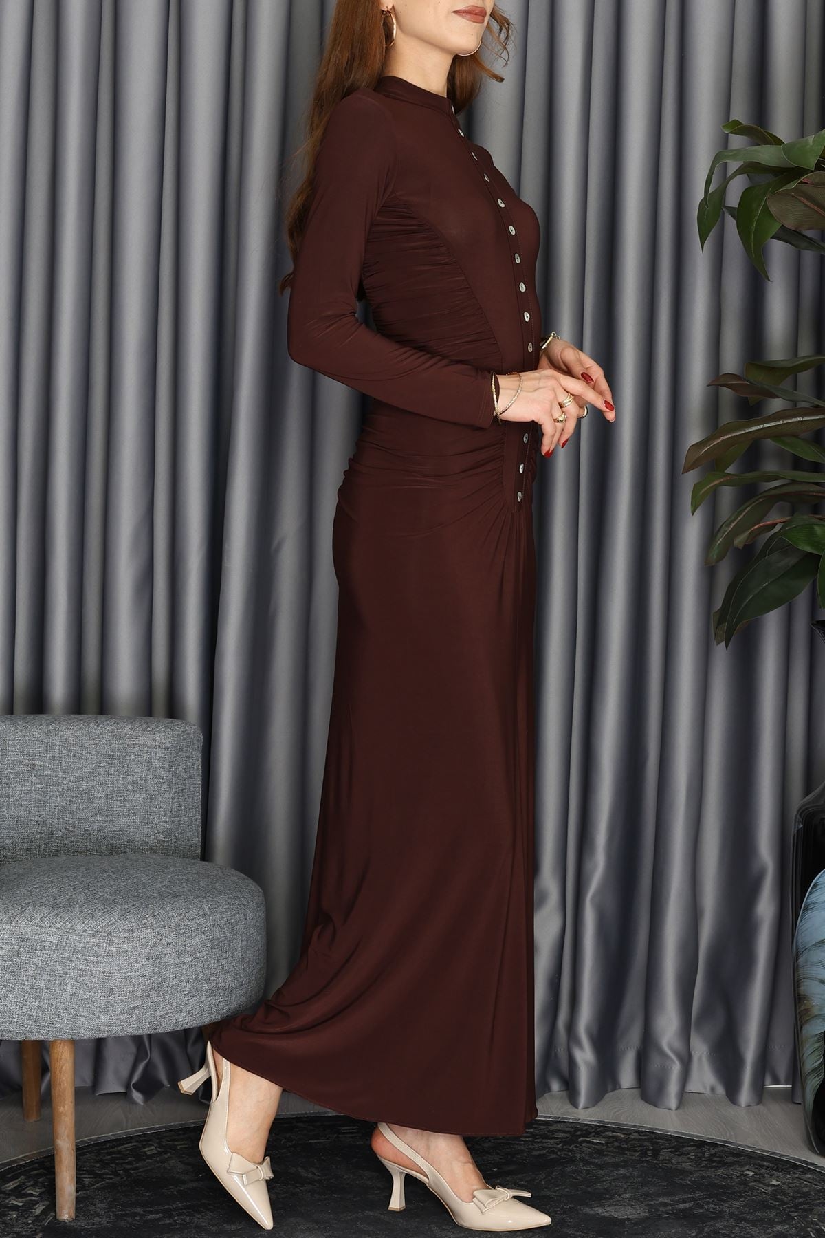 Loch Sedef Süs Düğmeli Yankuplar Büzgülü Elbise Kahve - 2705.1997.