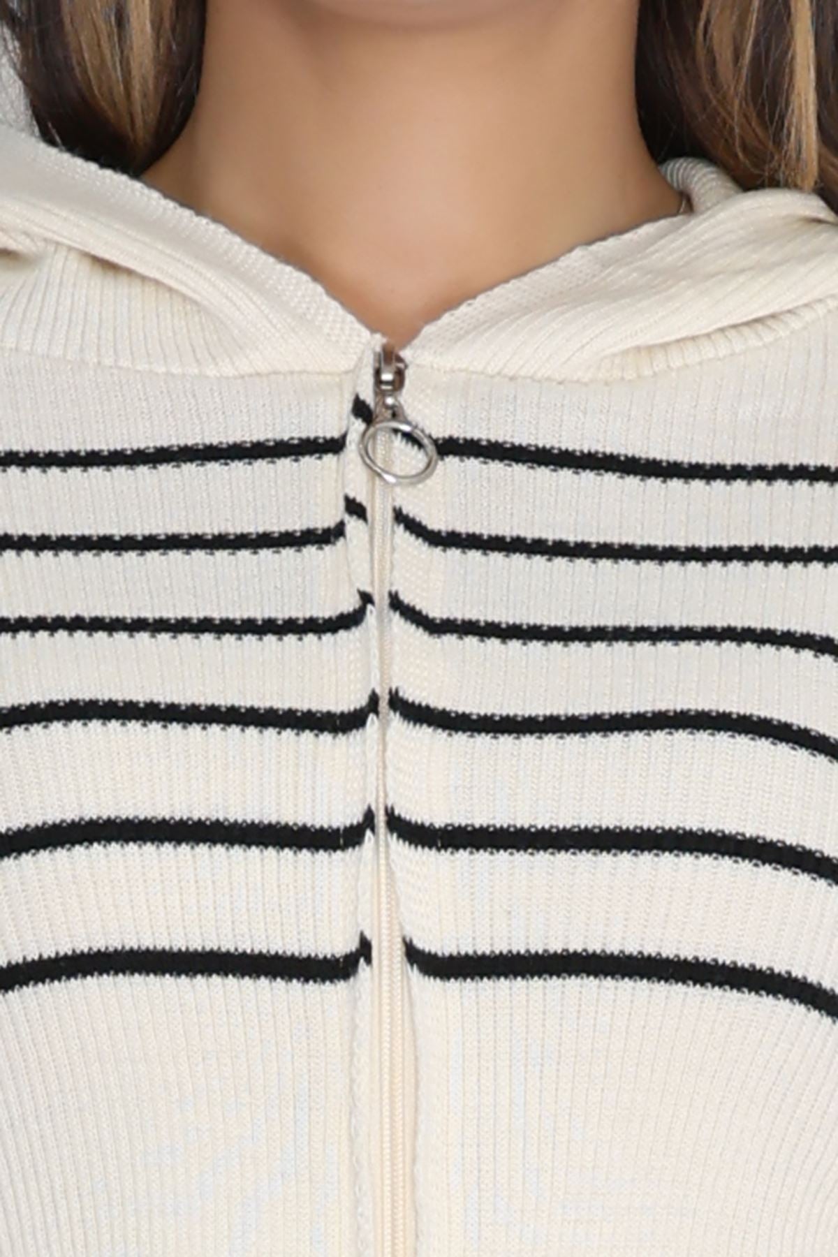 Kapşonlu Çizgili Triko Ekrusiyah - 42468.2043.