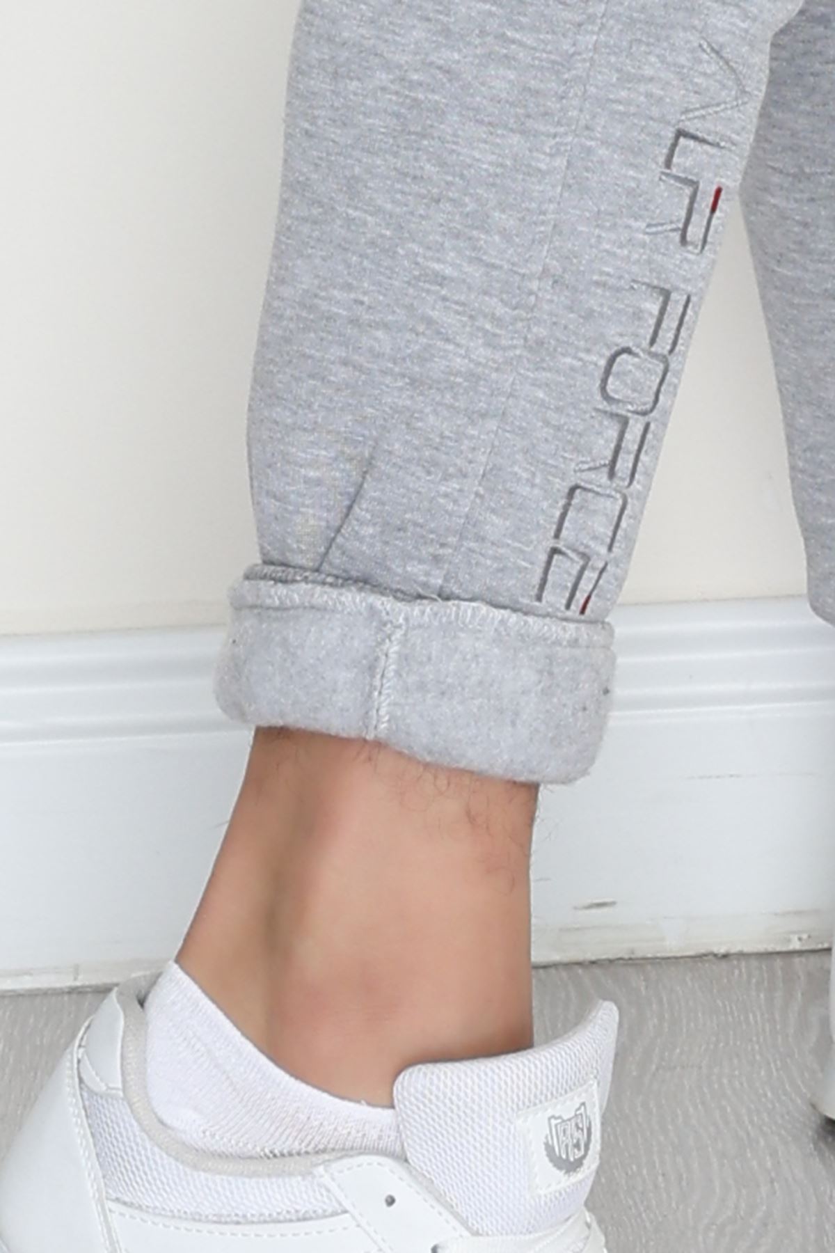 3 İplik Şardonlu Paça Nakışlı Erkek Eşofman Altı Gri - 31615.2066.