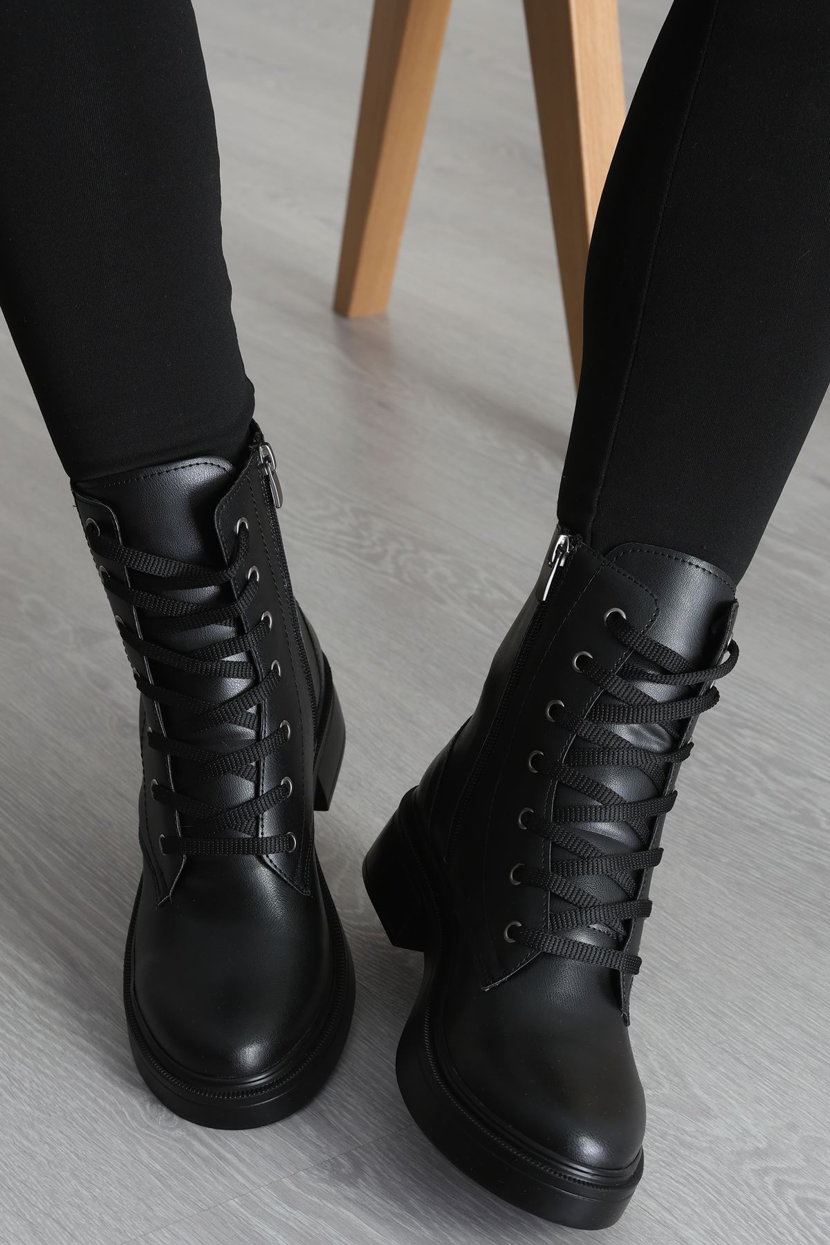 Postal Bot Siyah - 42560.264.