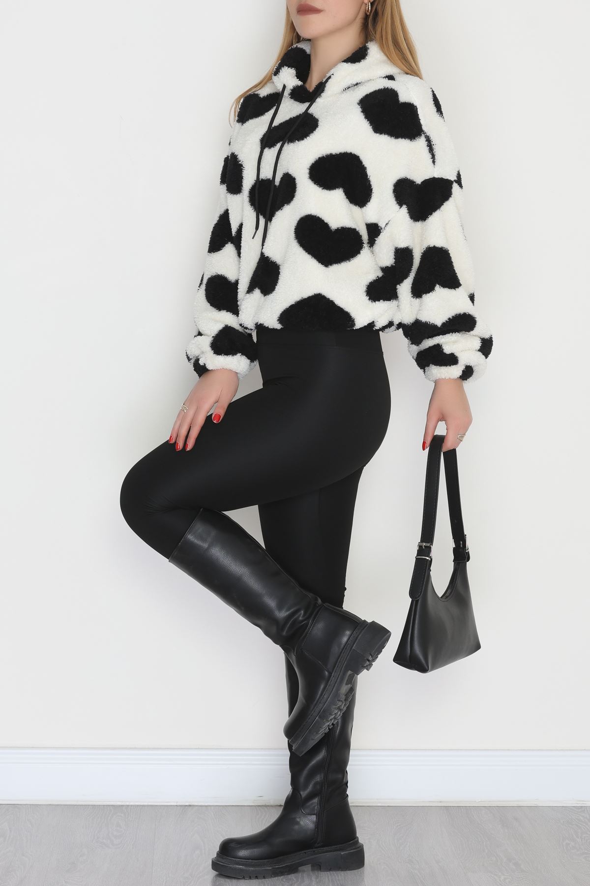 Welsoft Kumaş Kalpli Kapşonlu Crop Sweat Beyazsiyah - 31607.308.