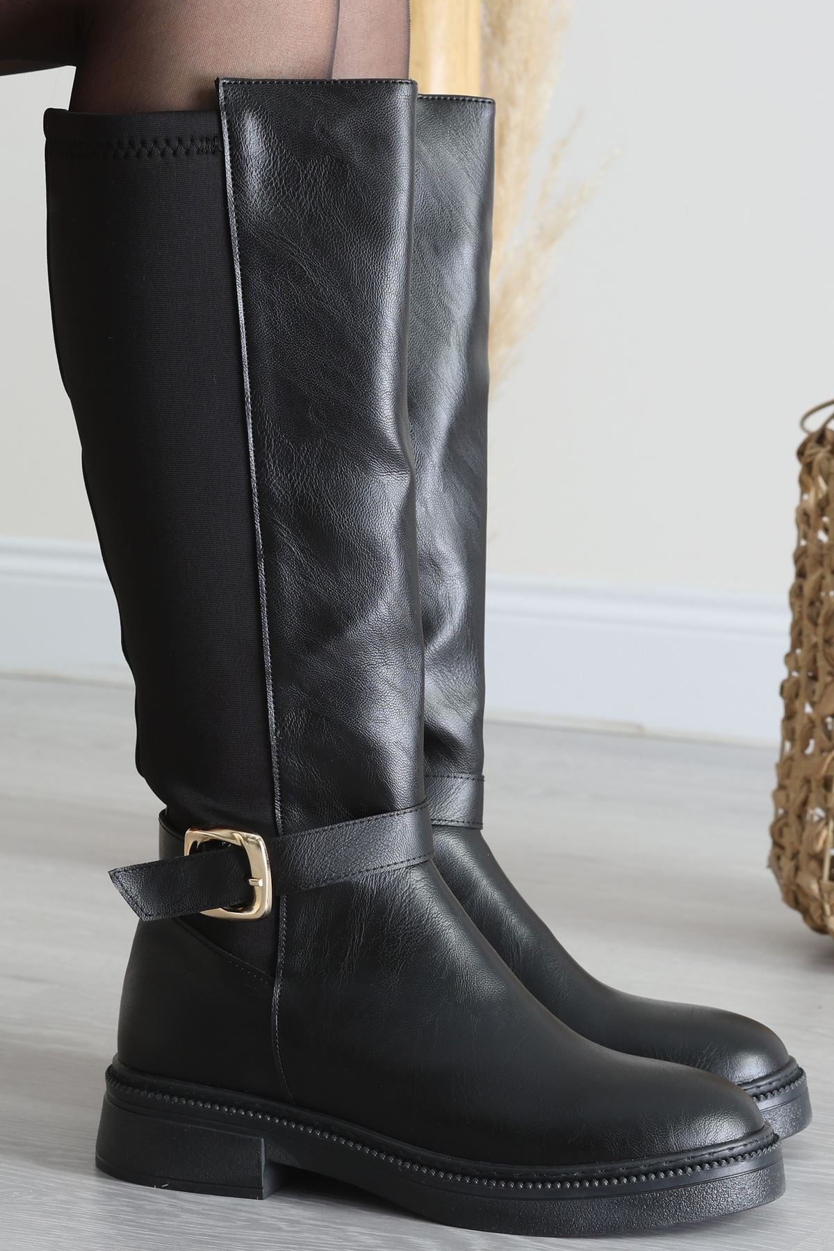 Lastik Toka Detaylı Çizme Siyahderi - 62649.264.