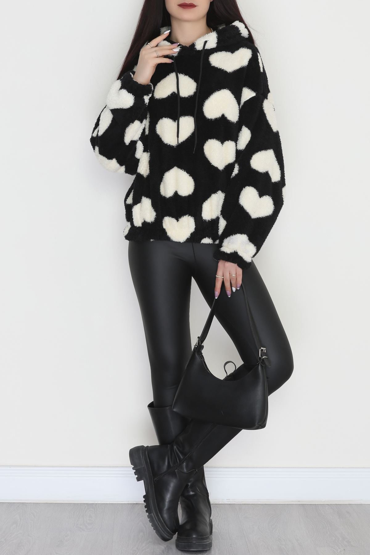 Welsoft Kumaş Kalpli Kapşonlu Crop Sweat Siyahbeyaz - 31607.308.