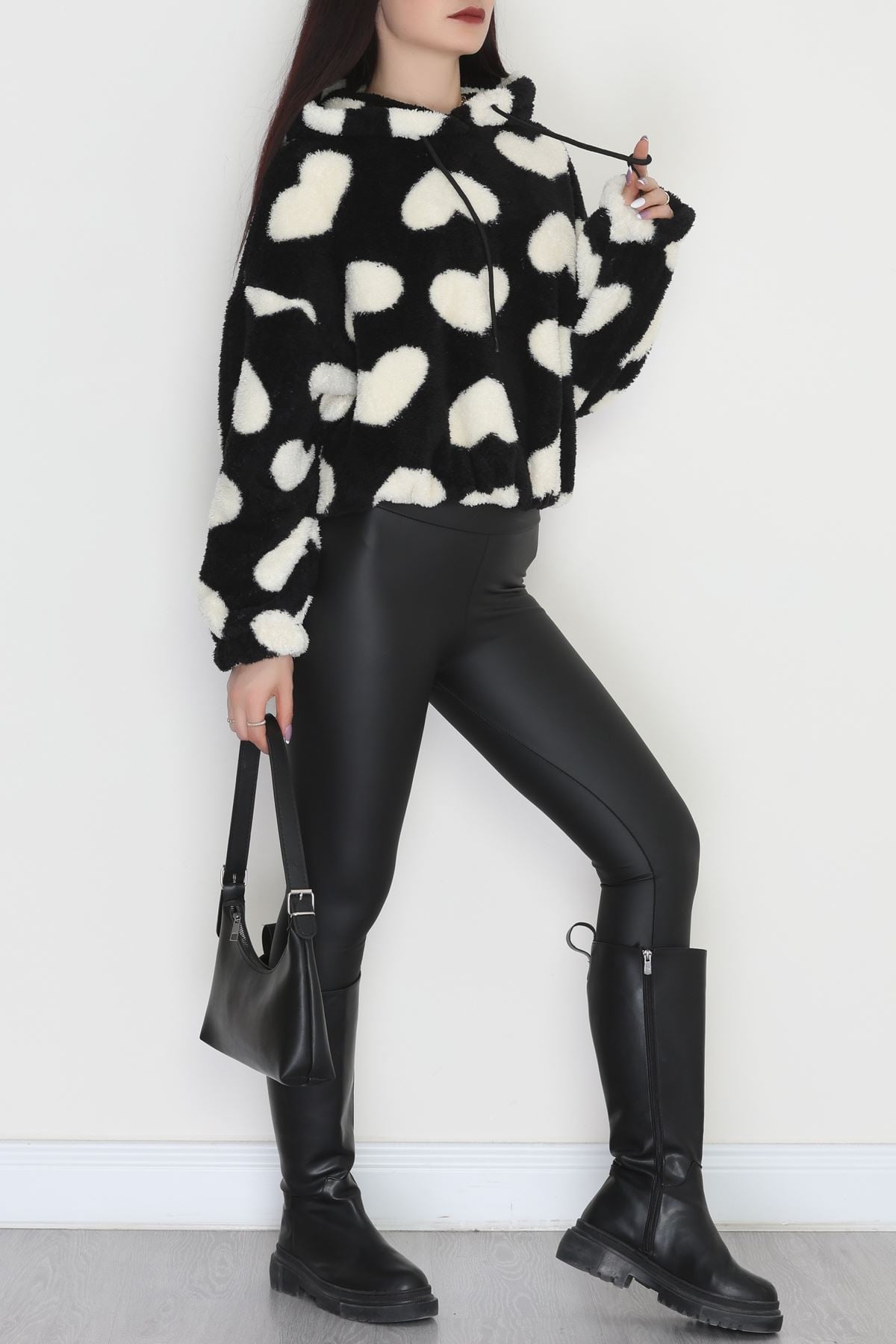 Welsoft Kumaş Kalpli Kapşonlu Crop Sweat Siyahbeyaz - 31607.308.