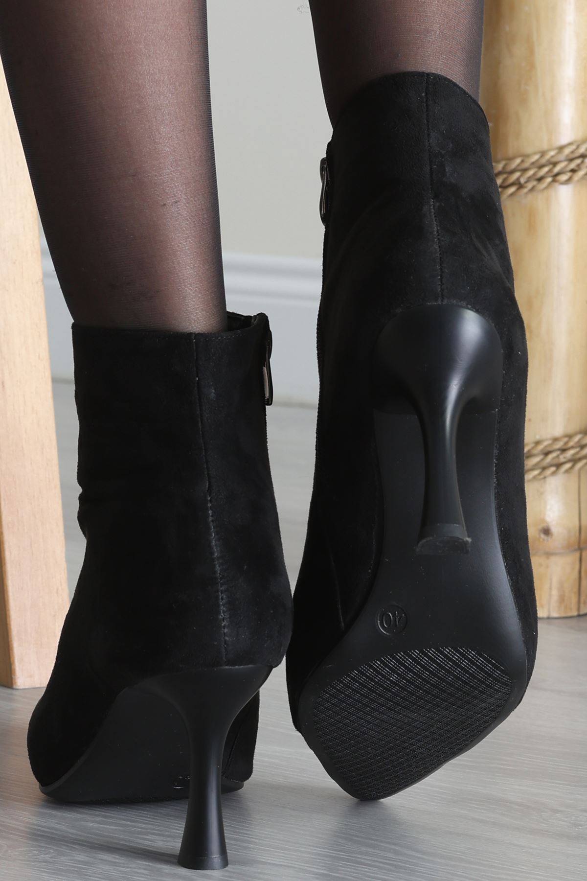 8 Cm Topuklu Bot Süetsiyah - 42658.264.