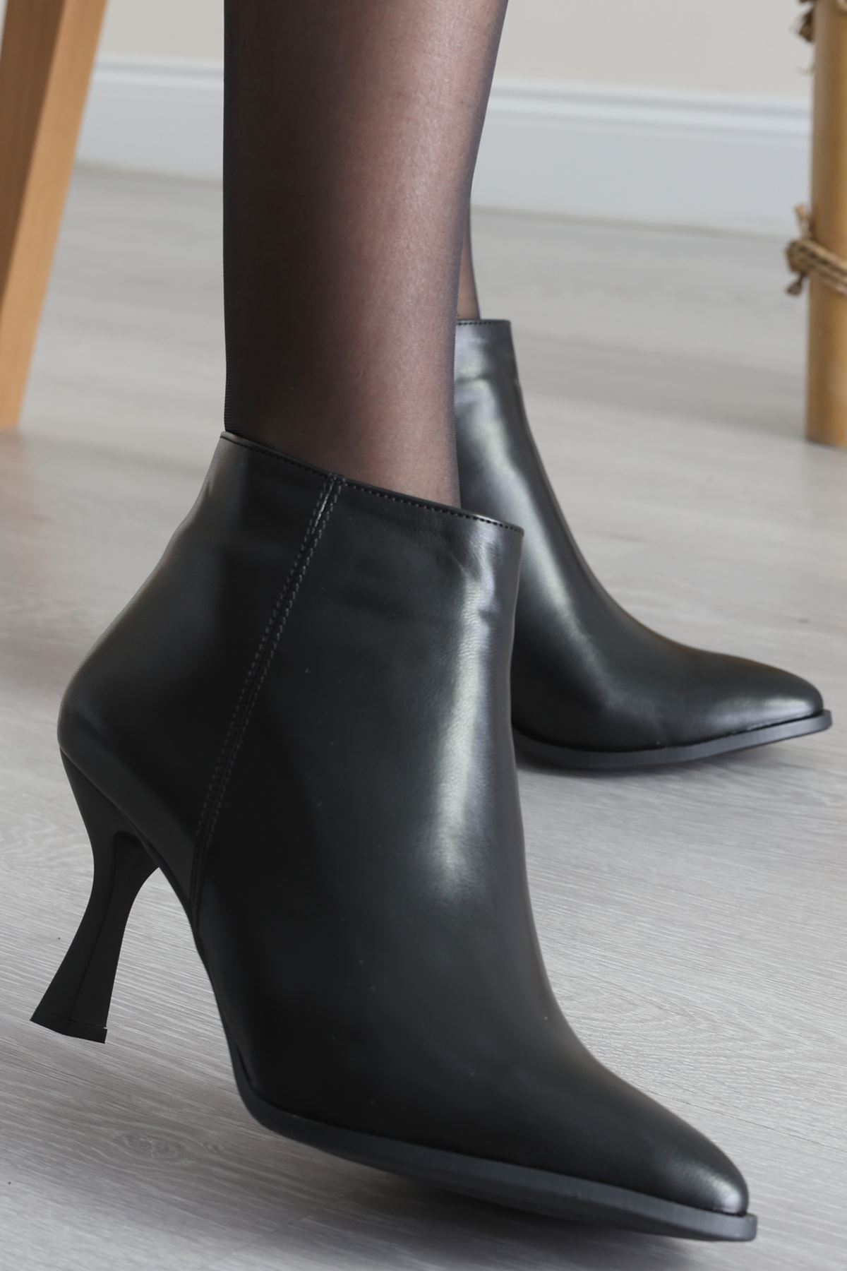 8 Cm Topuklu Bot Siyahderi - 42661.264.