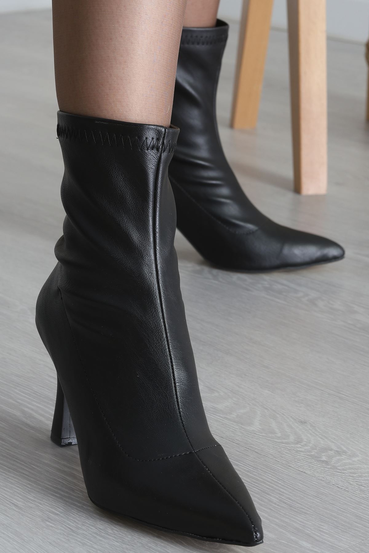 8 Cm Topuklu Bot Siyahderi - 42665.264.