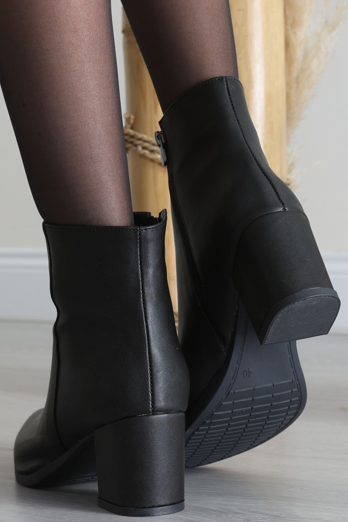 6 Cm Topuklu Bot Siyahderi - 42668.264.