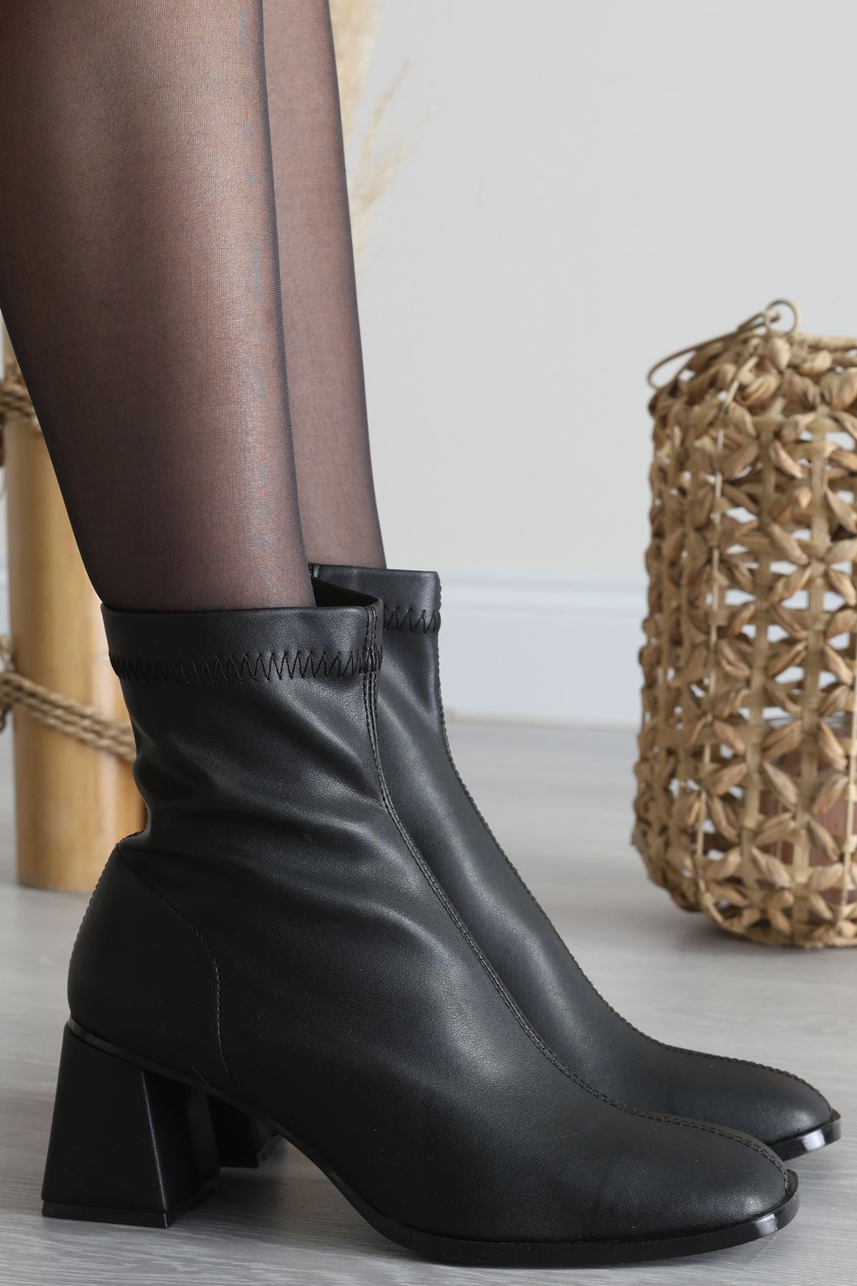 6 Cm Topuklu Bot Siyahderi - 42670.264.