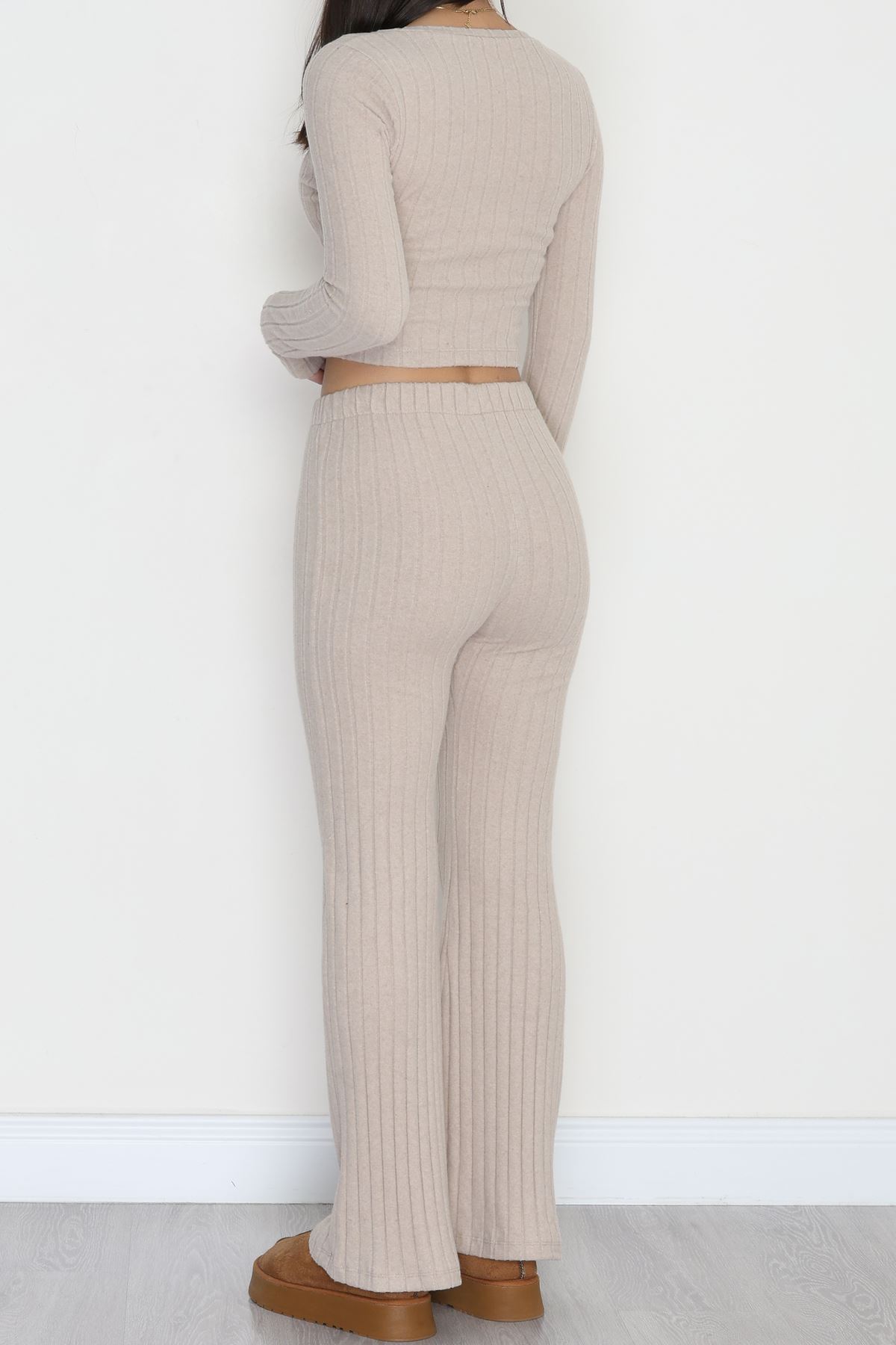 Parmak Geçmeli V Yaka İspanyol Pantolon Crop Takım Bej - 90960.1748.