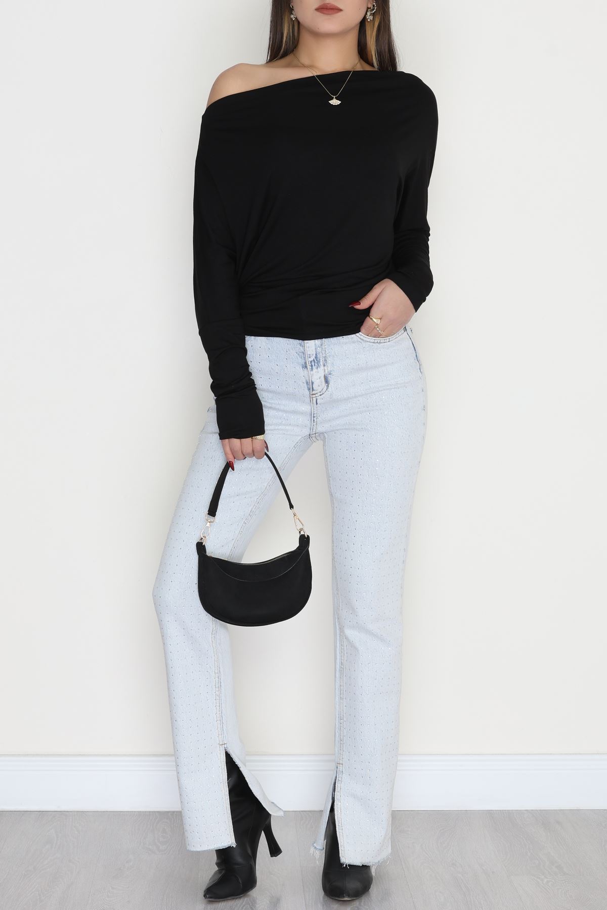 Omuz Düşümlü Asimetrik Bluz Siyah - 22153.200.