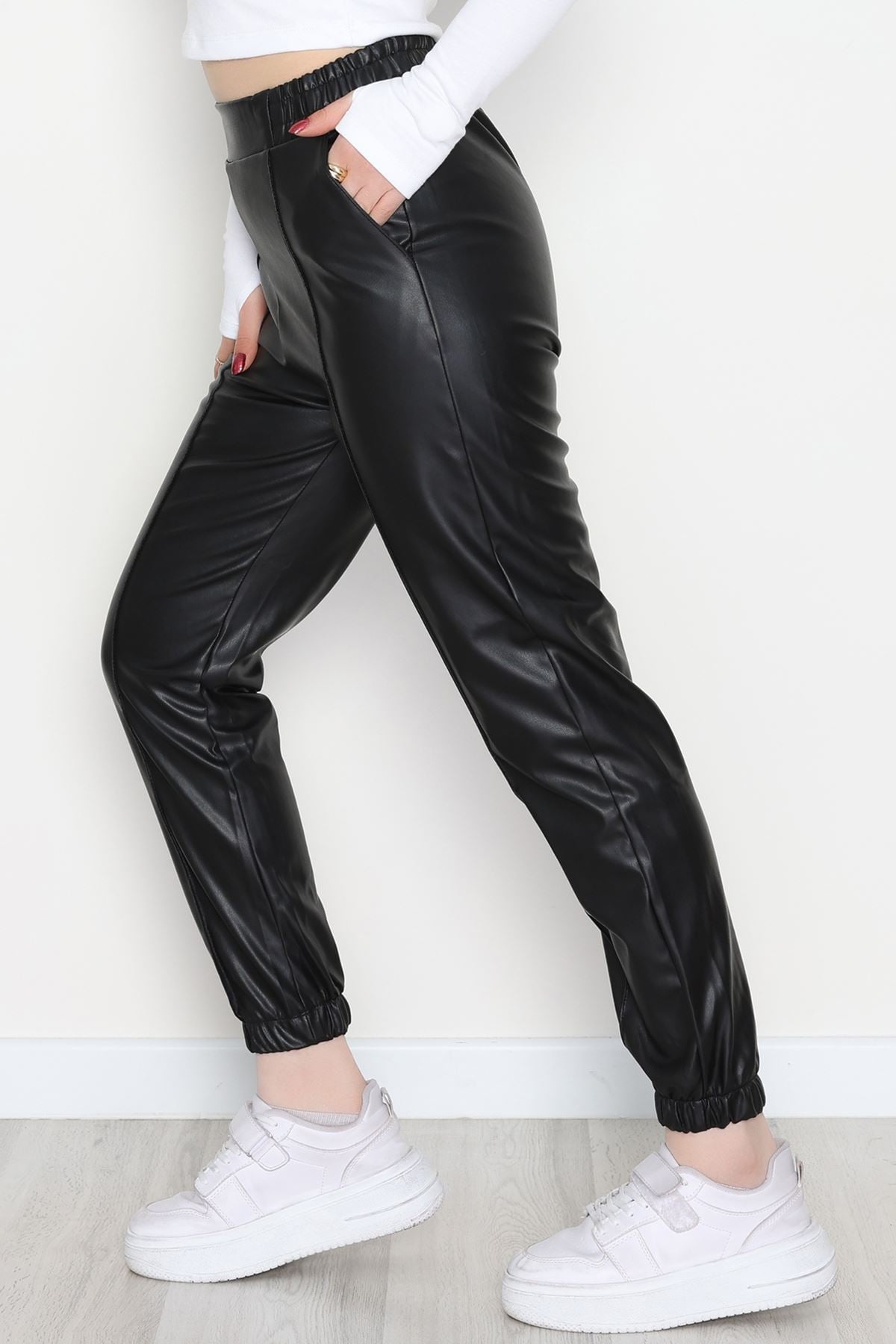 Önü Çımalı Jogger Pantolon Siyah - 51210.1779.