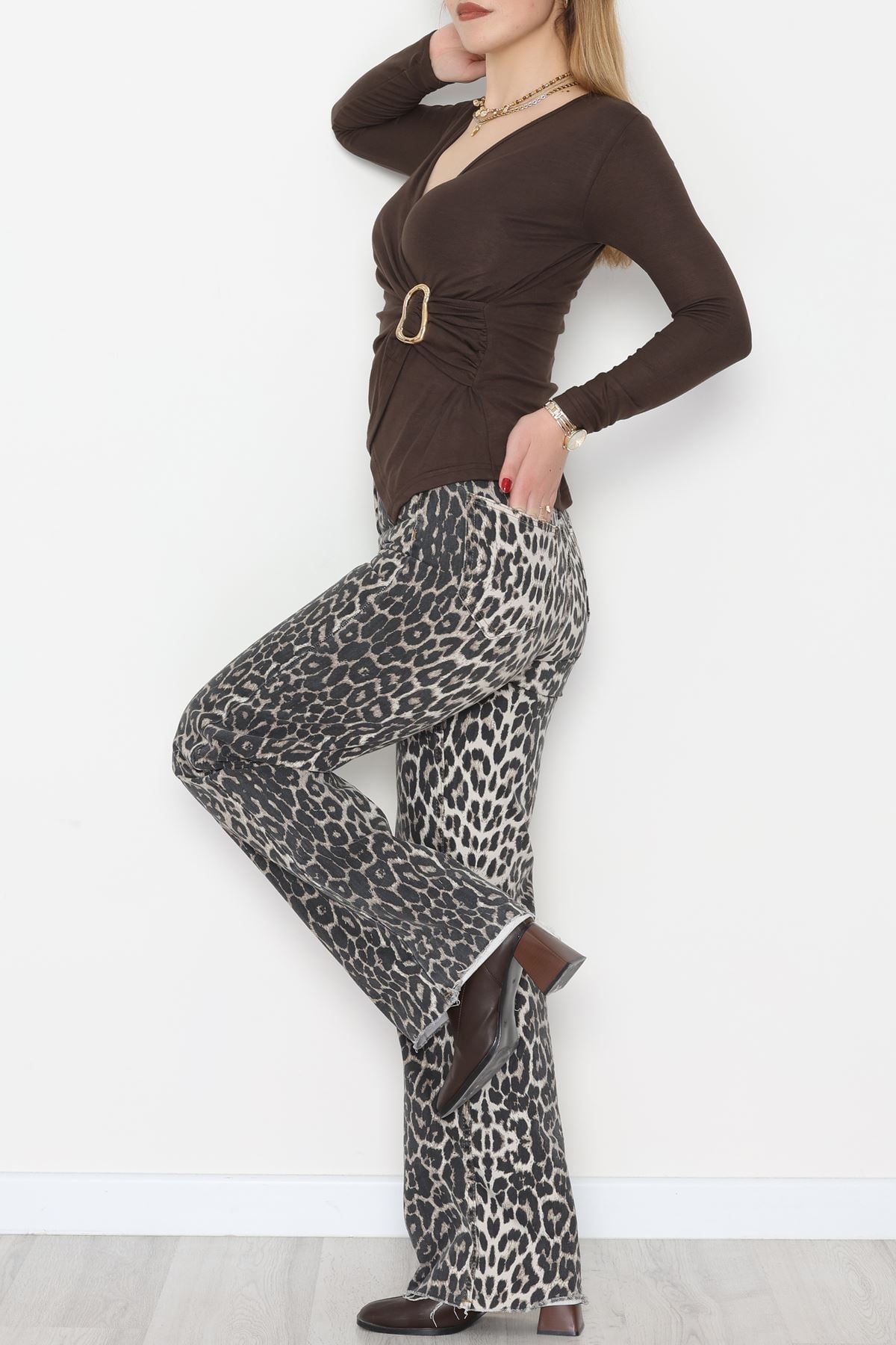 Buzzy Kumaş V Yaka Tokalı Bluz Kahve - 1061.2119.