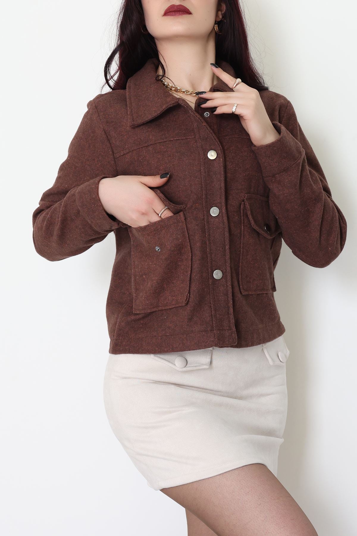 Klasik Yaka Çıtçıt Düğmeli Cep Detaylı Kaşe Crop Ceket Kahve1 - 70992.1775.