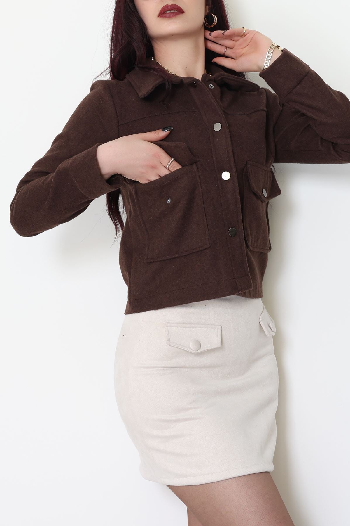 Klasik Yaka Çıtçıt Düğmeli Cep Detaylı Kaşe Crop Ceket Kahve2 - 70992.1775.