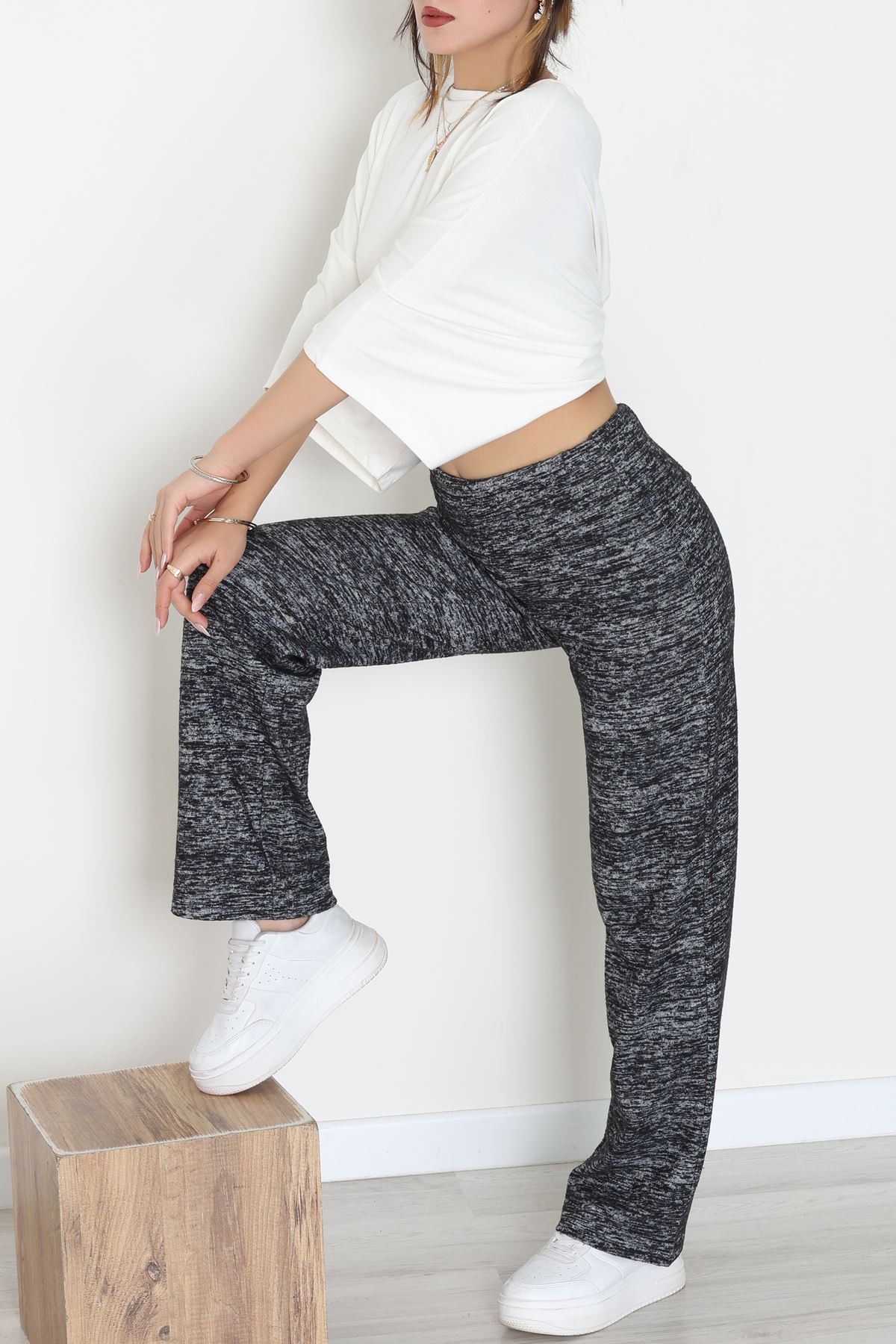 Yumoş Kumaş Beli Katlamalı Pantolon Siyah - 51097.2114.
