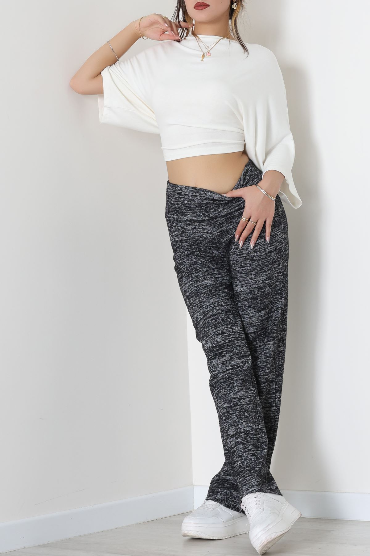 Yumoş Kumaş Beli Katlamalı Pantolon Siyah - 51097.2114.