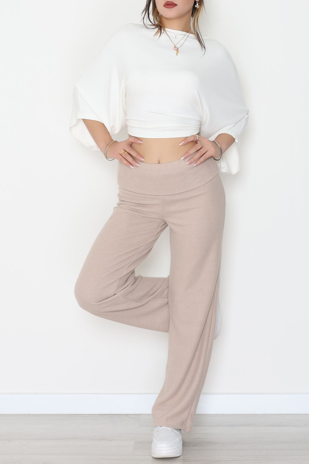 Yumoş Kumaş Beli Katlamalı Pantolon Latte - 51097.2114.