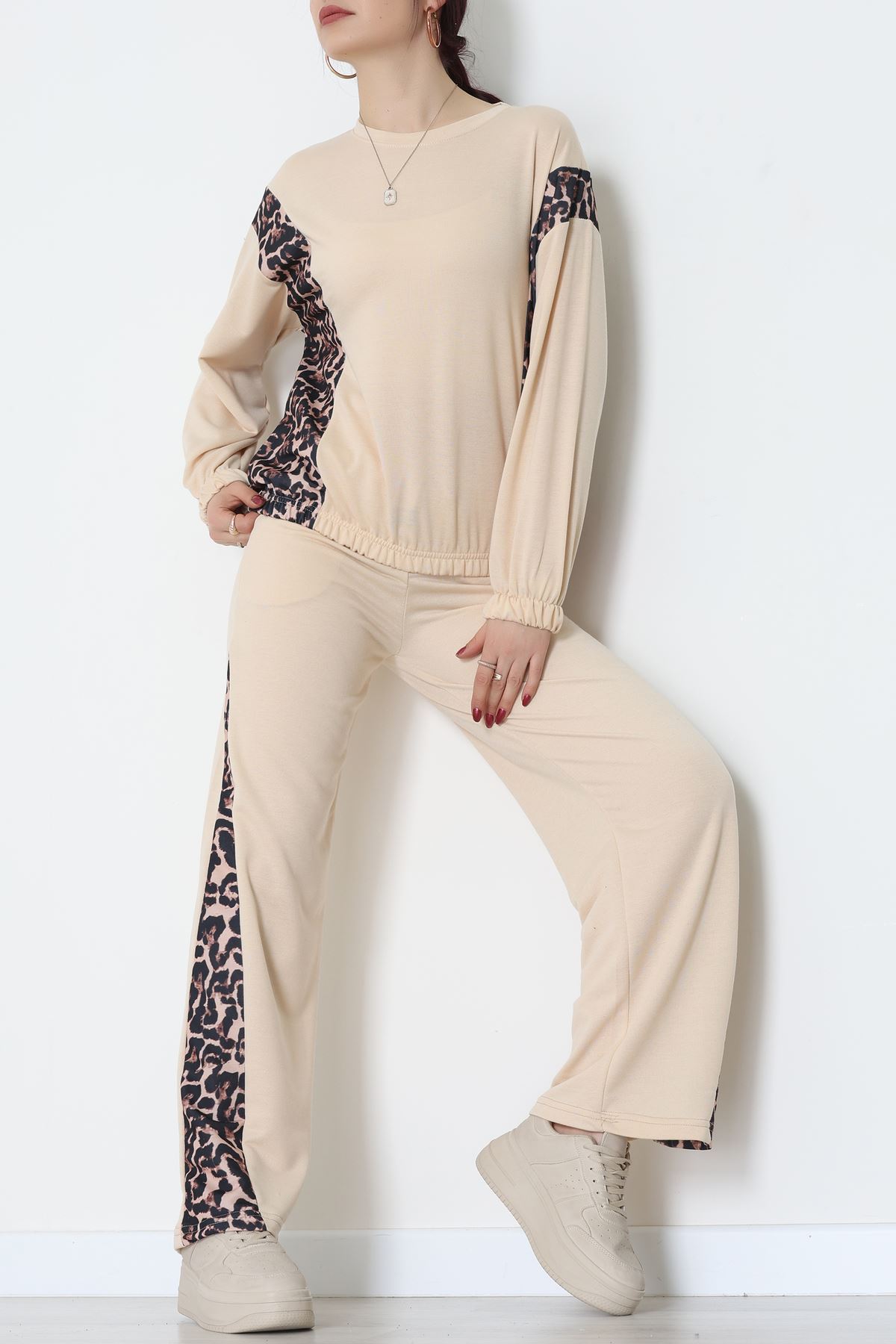 2 İplik Leopar Detaylı Eşofman Takımı Bej - 55028.1005.