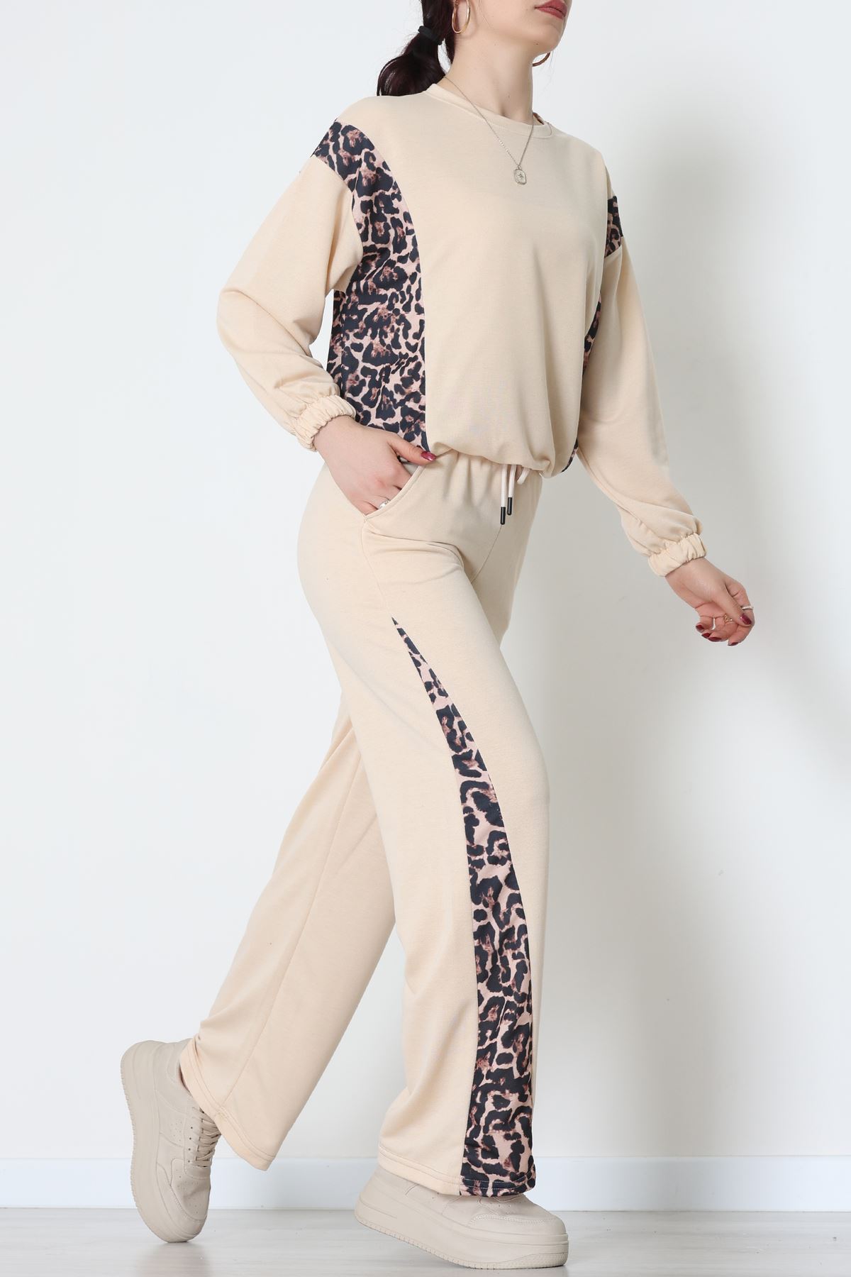 2 İplik Leopar Detaylı Eşofman Takımı Bej - 55028.1005.