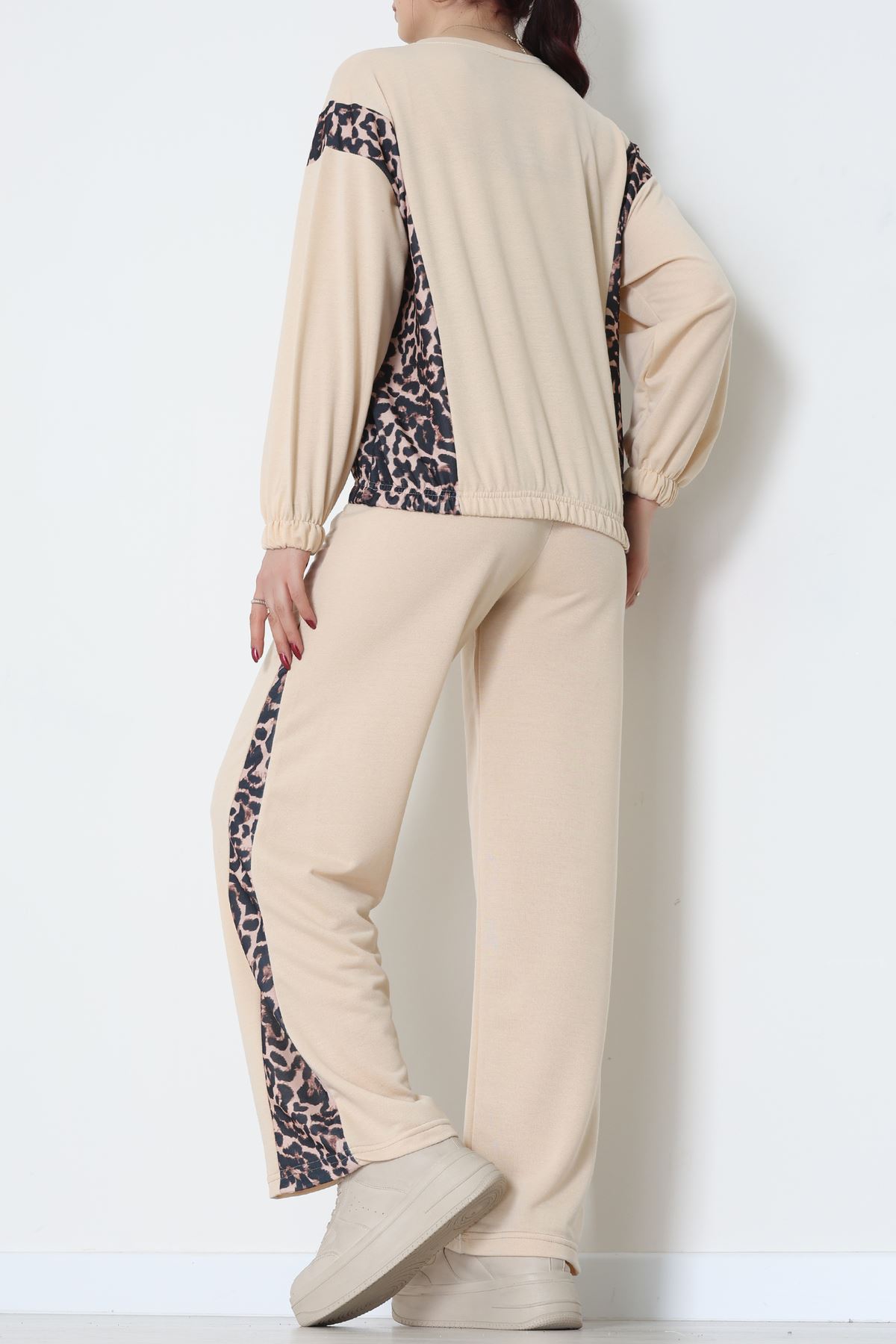 2 İplik Leopar Detaylı Eşofman Takımı Bej - 55028.1005.