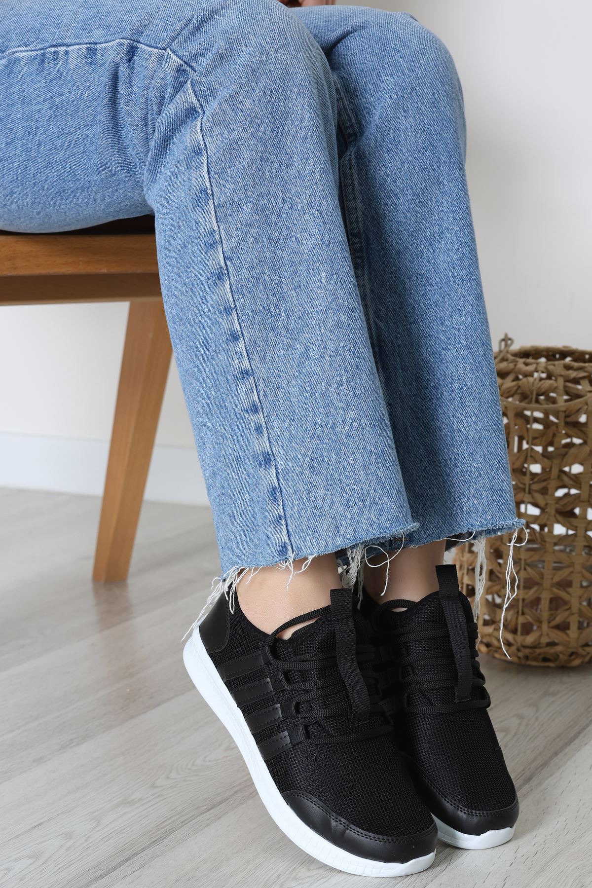 Günlük Spor Ayakkabı Siyahbeyaz1 - 30305.264.