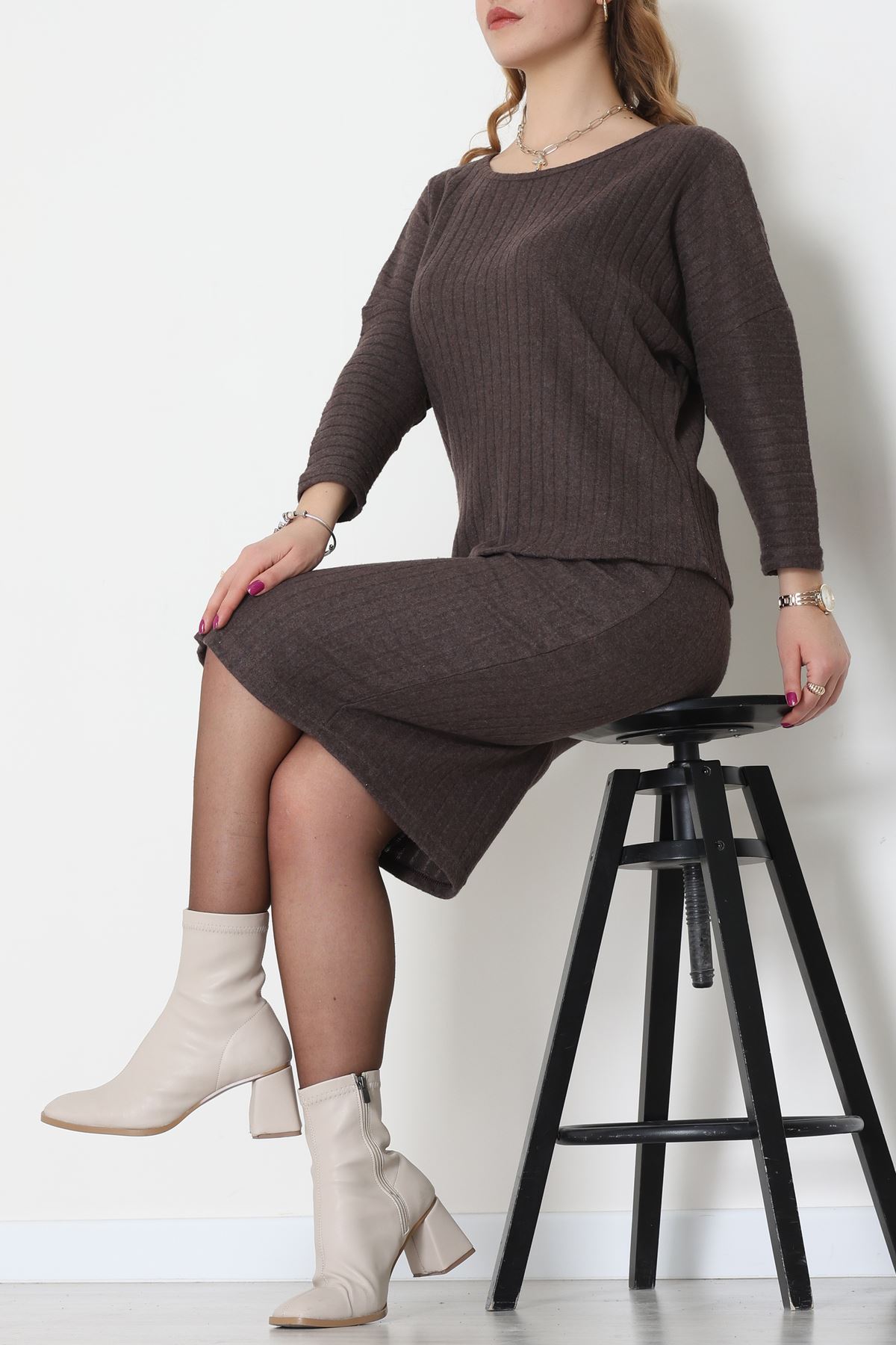 Kaşkorse Kumaş Omuz Düşümlü Midi Boy Etekli Takım Kahve - 42800.1567.