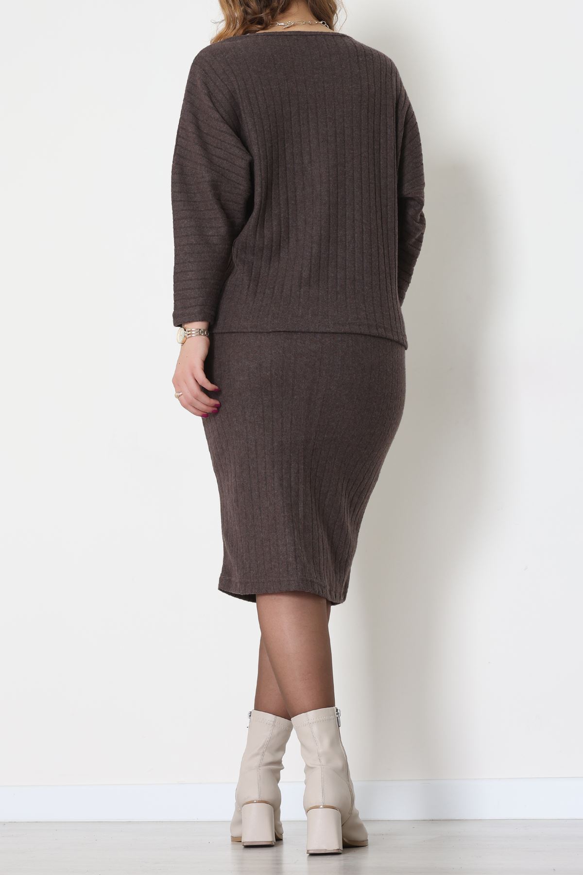 Kaşkorse Kumaş Omuz Düşümlü Midi Boy Etekli Takım Kahve - 42800.1567.