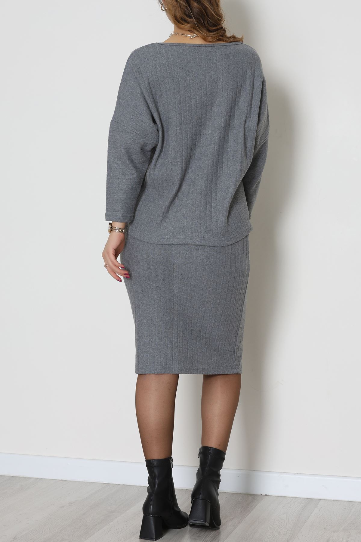 Kaşkorse Kumaş Omuz Düşümlü Midi Boy Etekli Takım Gri - 42800.1567.