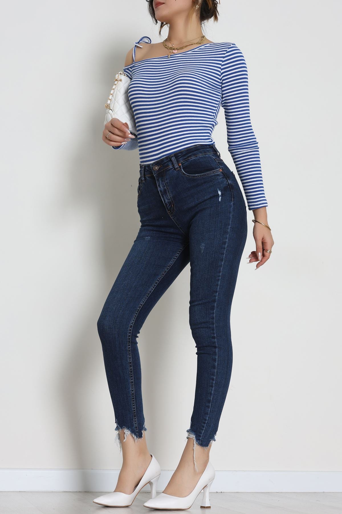 Tek Omuz Detaylı Likralı Kaşkorse Bluz Lacibeyaz - 51091.1567.