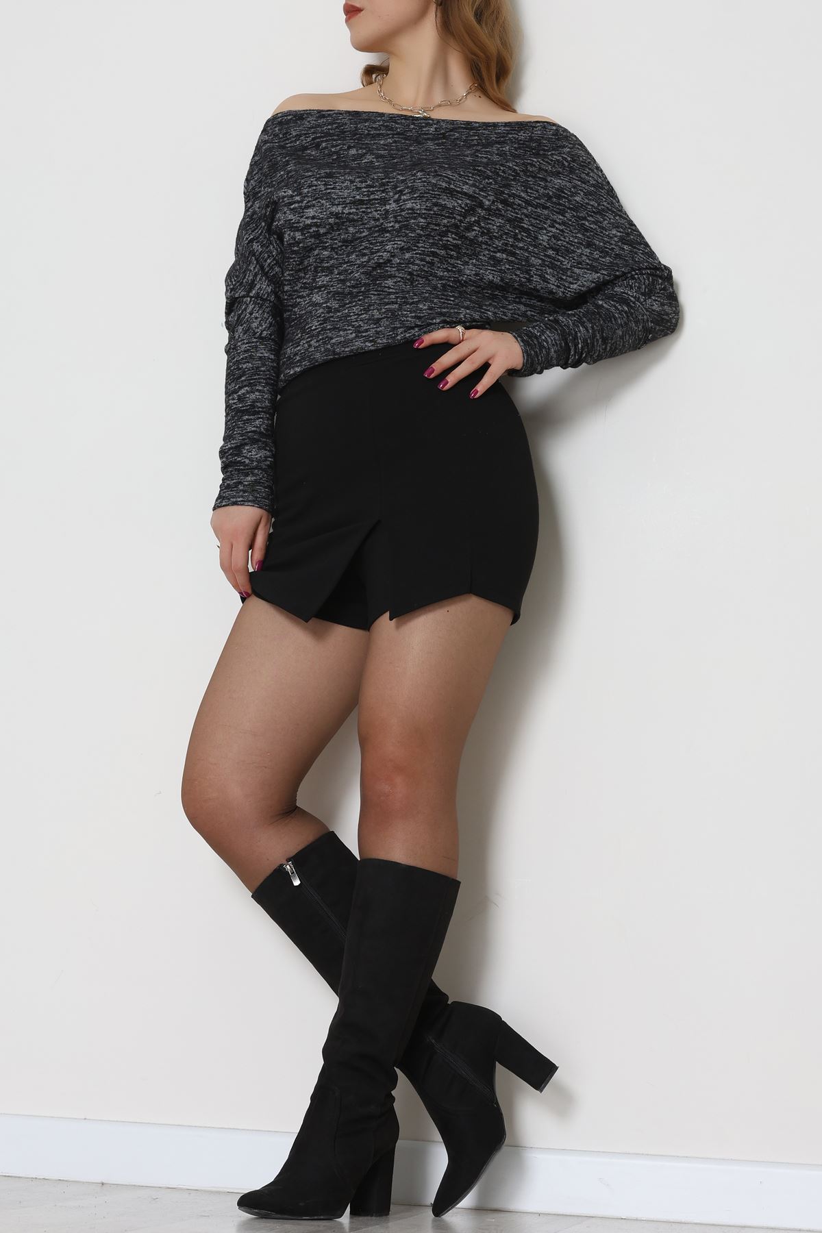 Yumoş Kumaş Kayık Yaka Omuz Düşümlü Bluz Siyahfüme - 31706.2114.