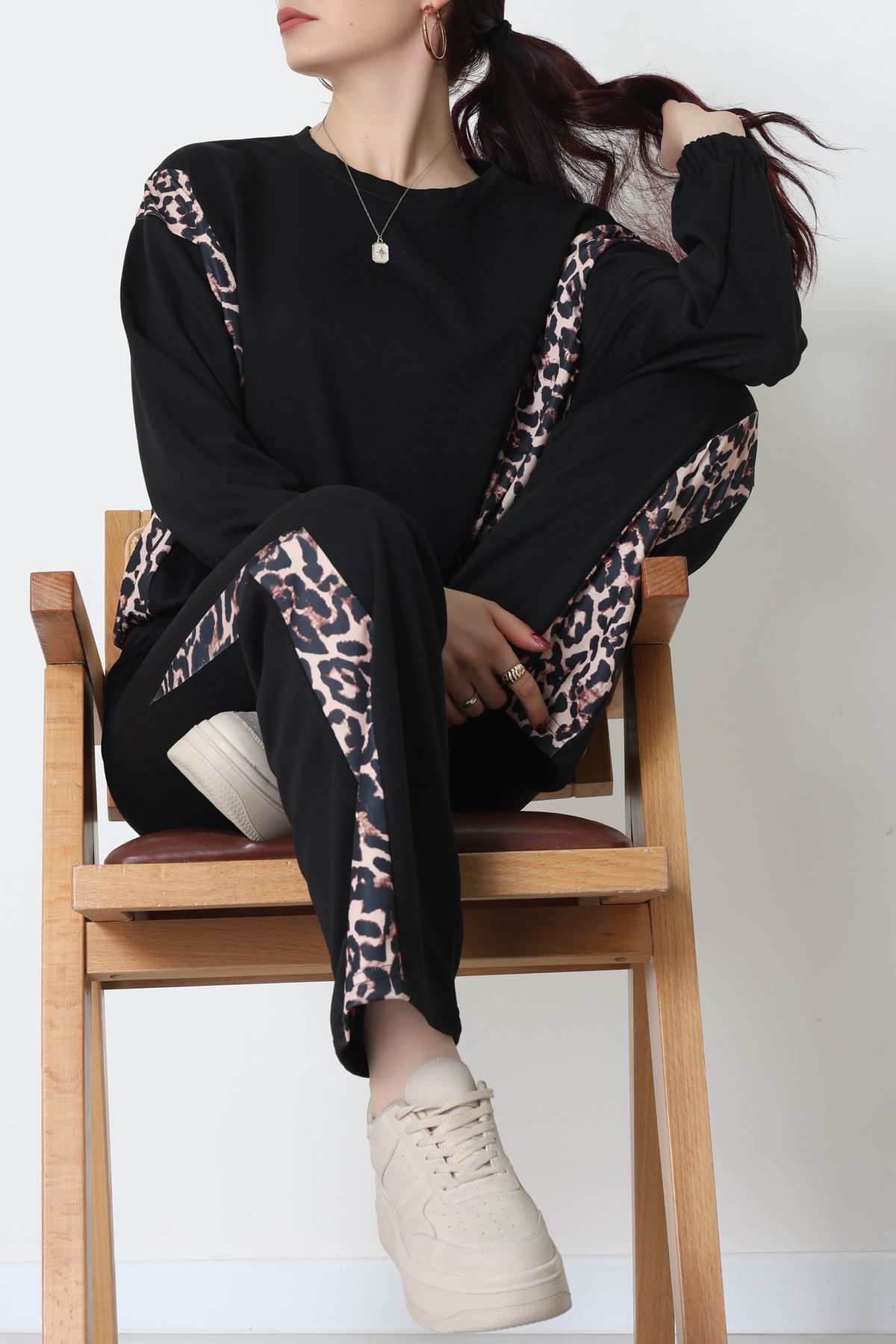 2 İplik Leopar Detaylı Eşofman Takımı Siyah - 55028.1005.