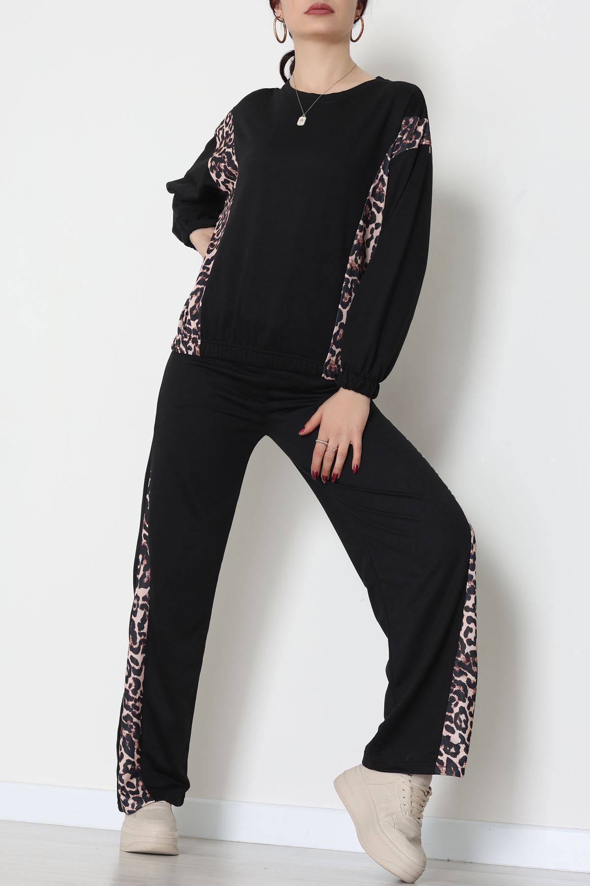 2 İplik Leopar Detaylı Eşofman Takımı Siyah - 55028.1005.