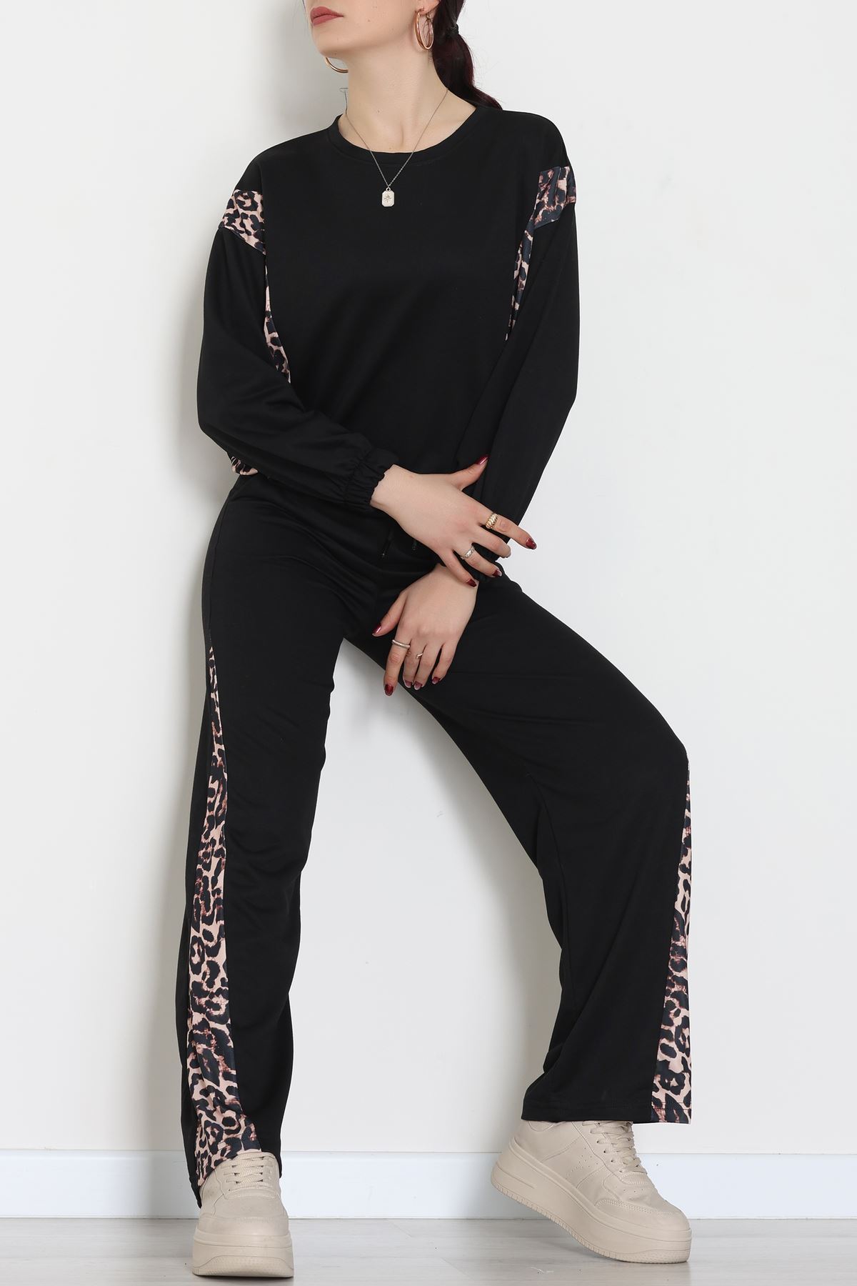 2 İplik Leopar Detaylı Eşofman Takımı Siyah - 55028.1005.