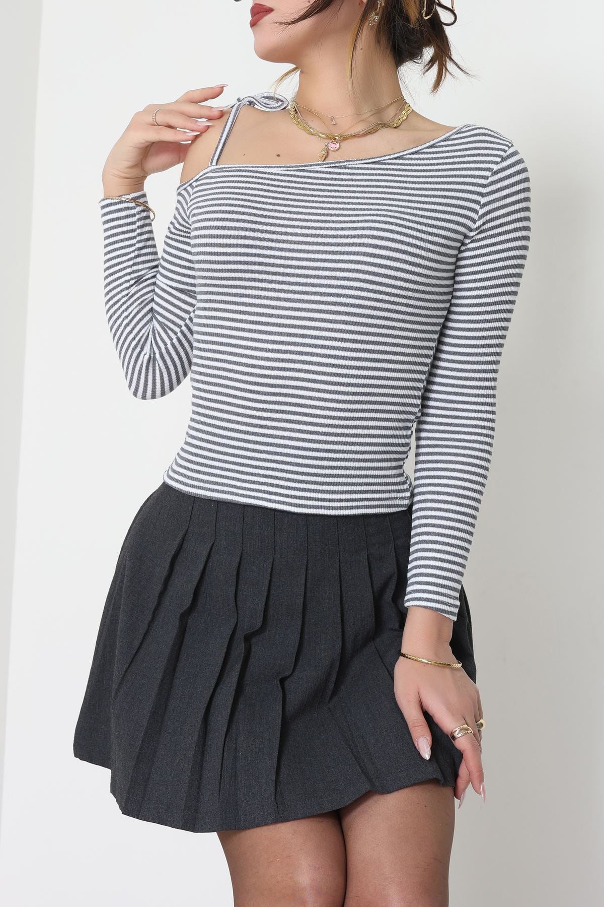 Tek Omuz Detaylı Likralı Kaşkorse Bluz Fümebeyaz - 51091.1567.