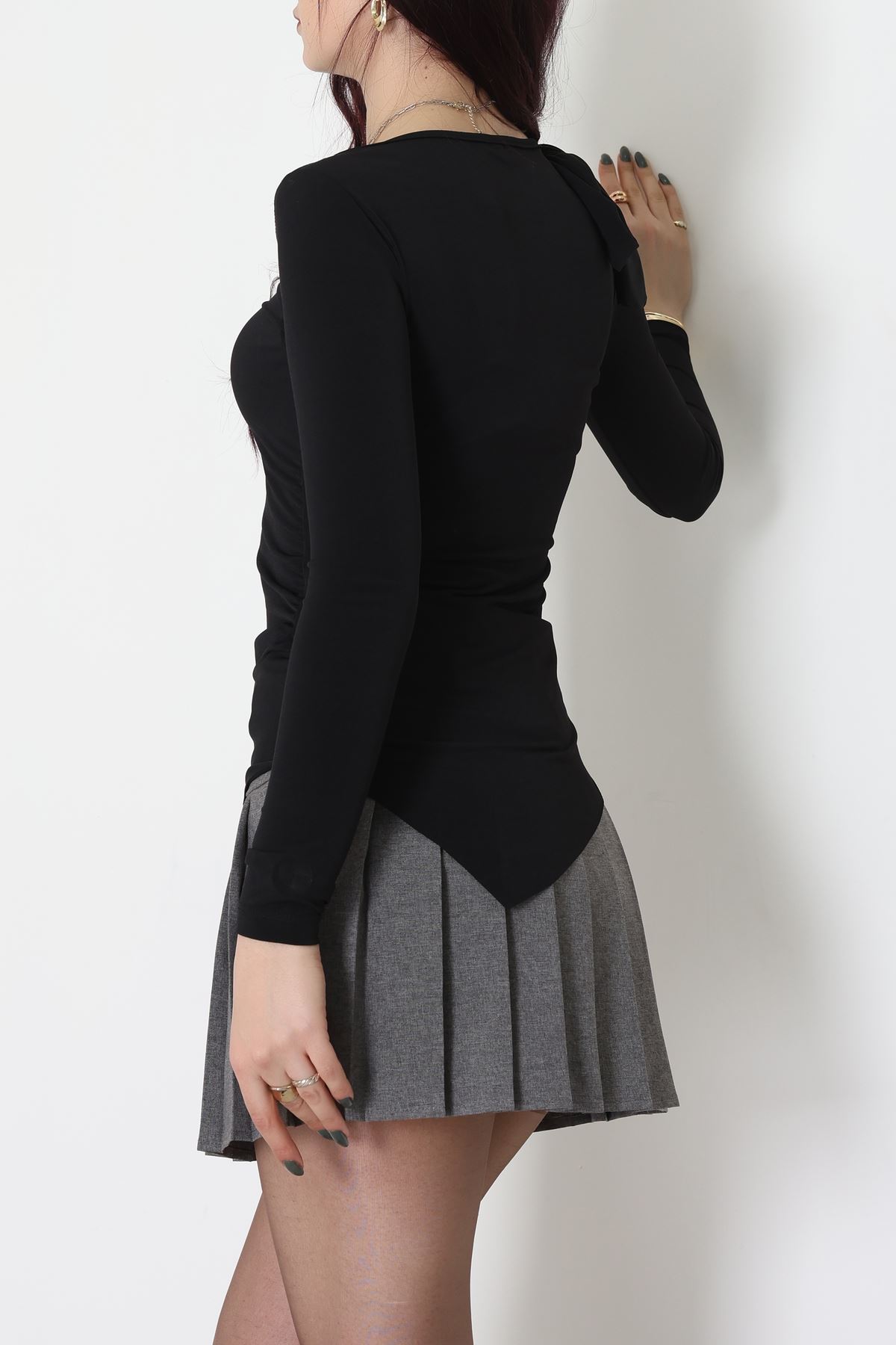 Sandy Önü Asimetrik Kesim Fiyonk Detaylı Bluz Siyah - 42808.1949.