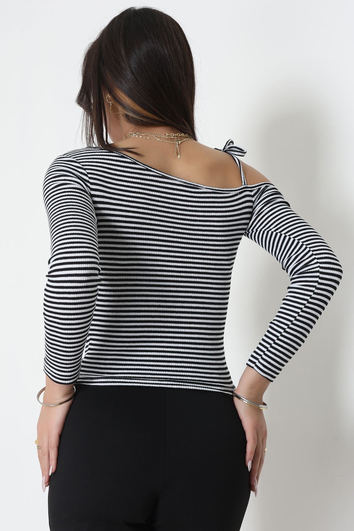 Tek Omuz Detaylı Likralı Kaşkorse Bluz Siyahbeyaz - 51091.1567.