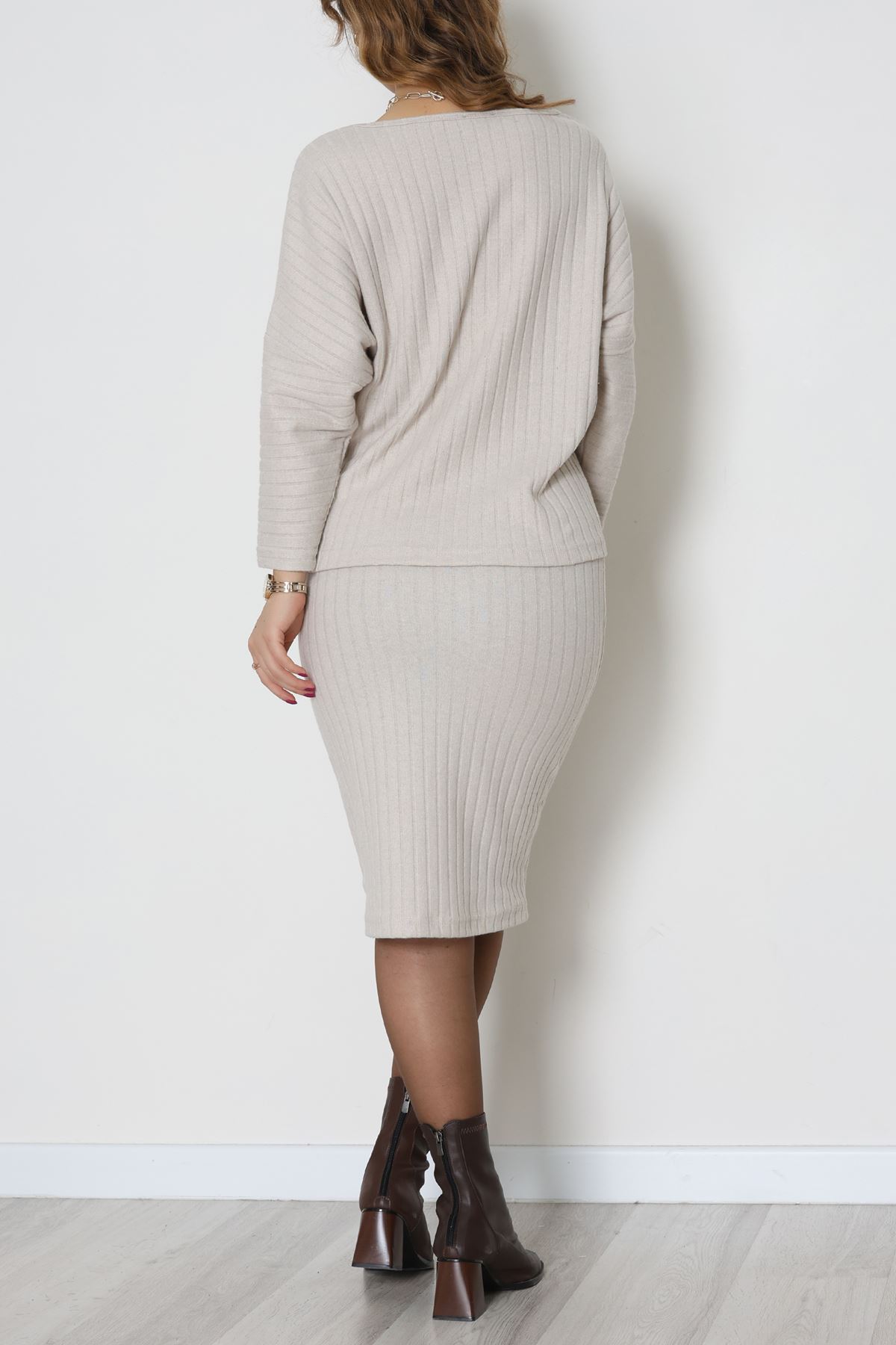 Kaşkorse Kumaş Omuz Düşümlü Midi Boy Etekli Takım Bej - 42800.1567.