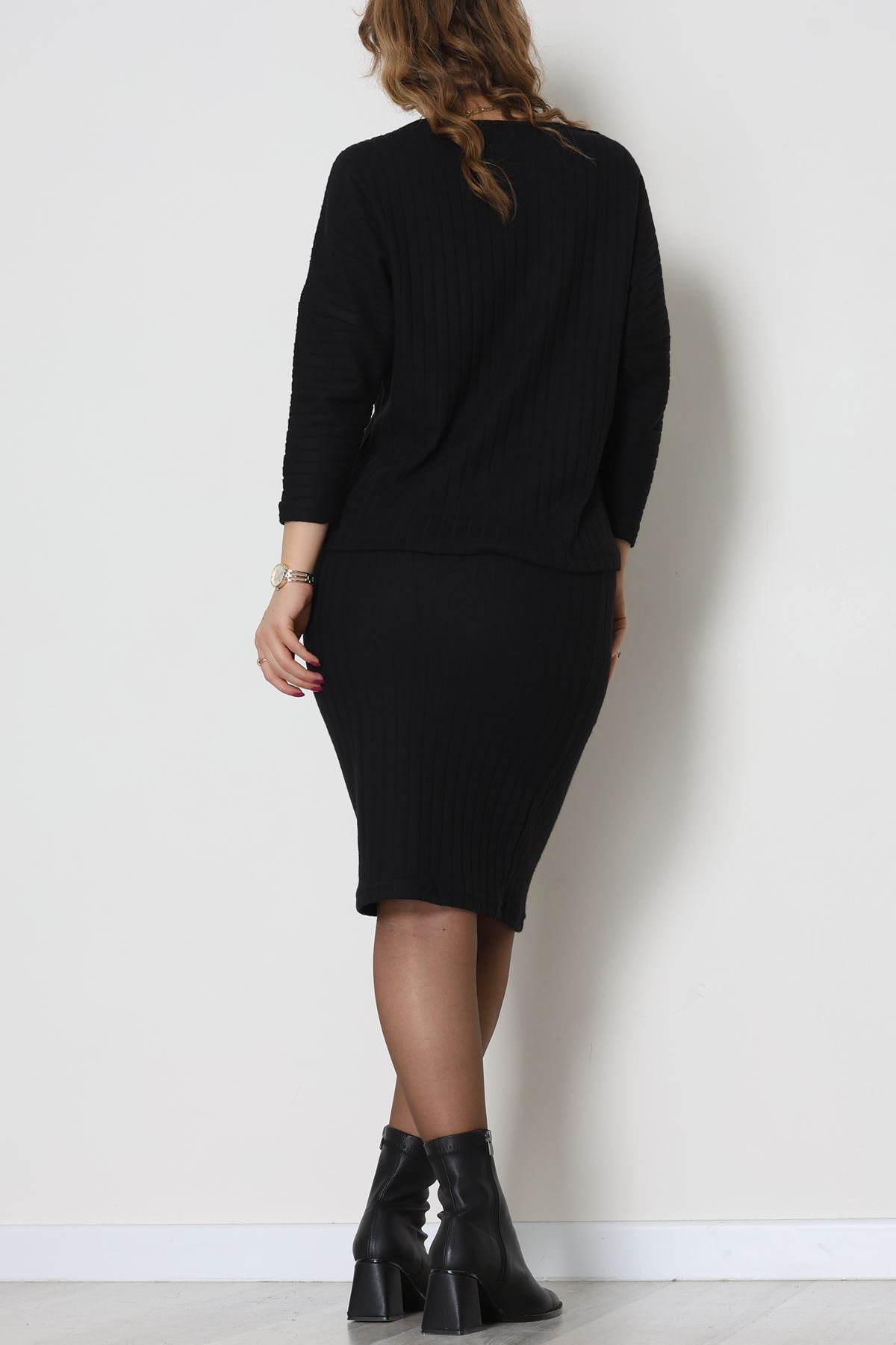 Kaşkorse Kumaş Omuz Düşümlü Midi Boy Etekli Takım Siyah - 42800.1567.