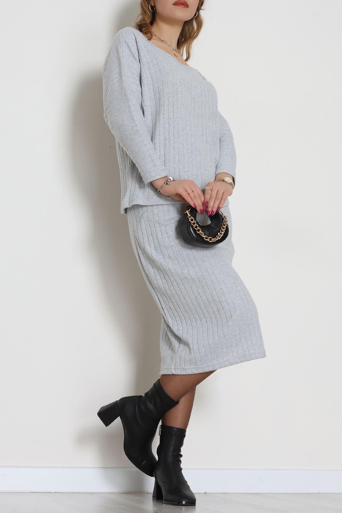 Kaşkorse Kumaş Omuz Düşümlü Midi Boy Etekli Takım Açıkgri - 42800.1567.