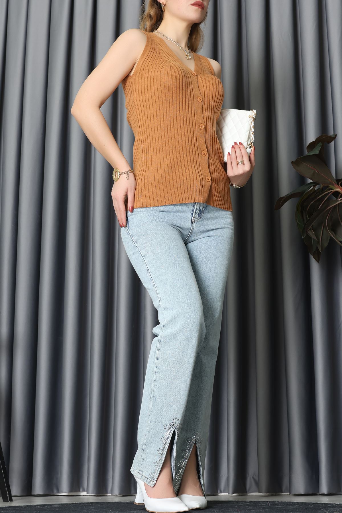 Kolsuz Düğmeli Triko Bluz Camel - 71761.444.