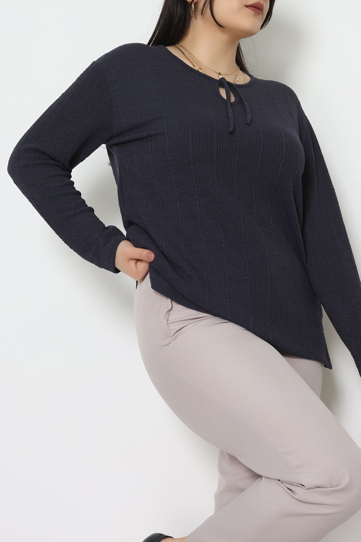 Burgu Kumaş Büyük Beden Bluz Füme - 70813.1954.