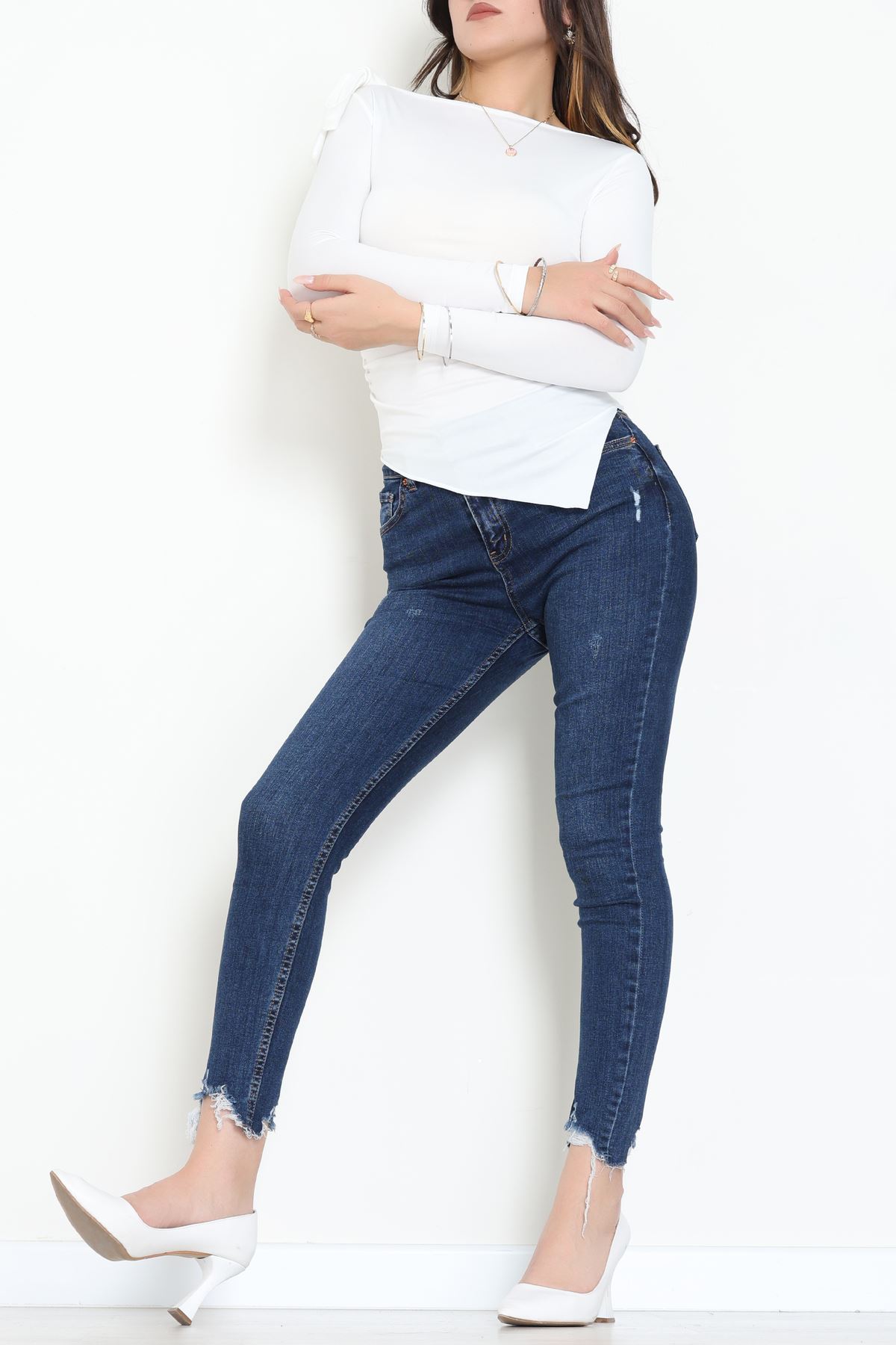 Sandy Önü Asimetrik Kesim Fiyonk Detaylı Bluz Ekru - 42808.1949.